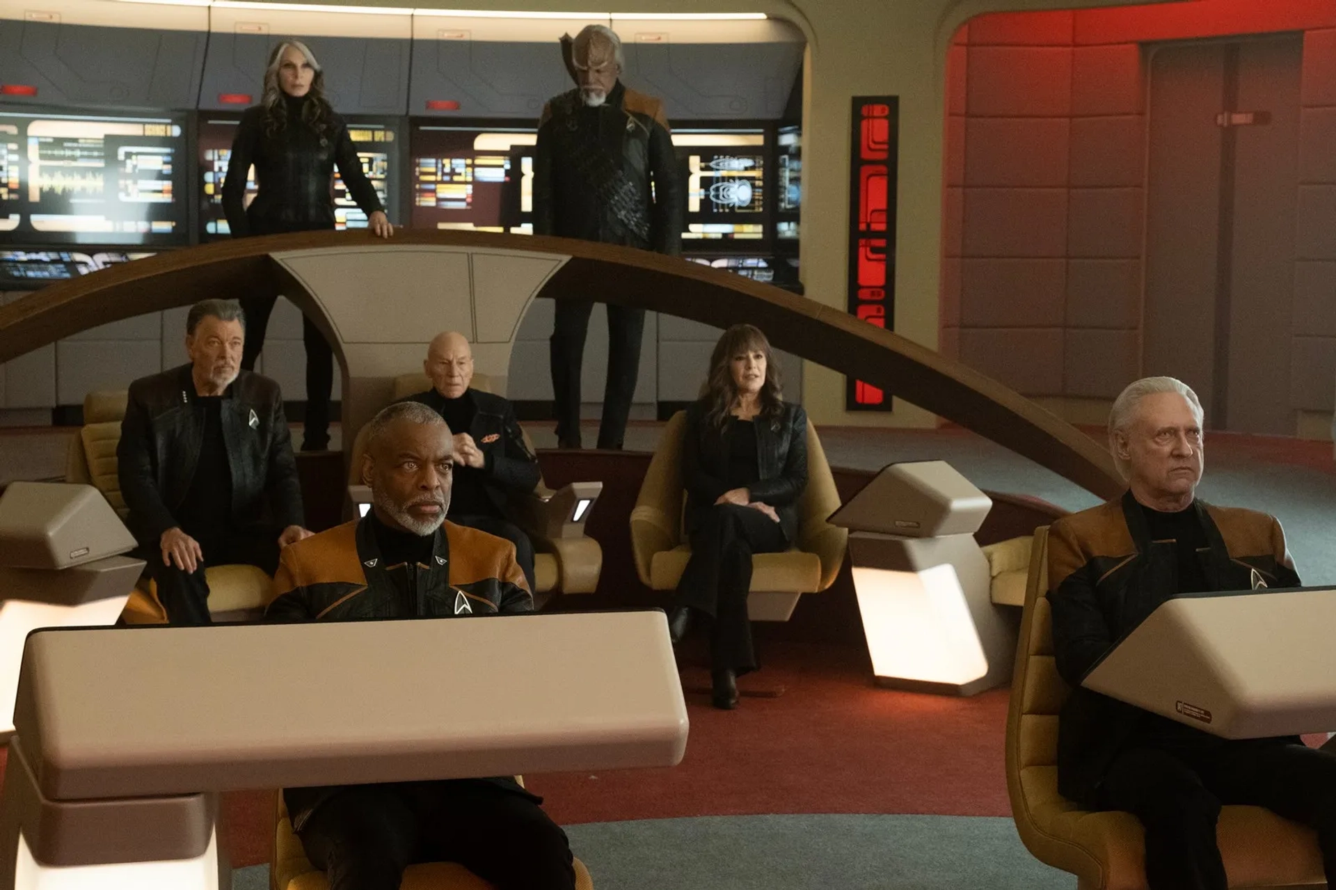 Michael Dorn, Jonathan Frakes, Gates McFadden, Marina Sirtis, Brent Spiner, LeVar Burton, and Patrick Stewart in Star Trek: Picard: The Last Generation (2023)