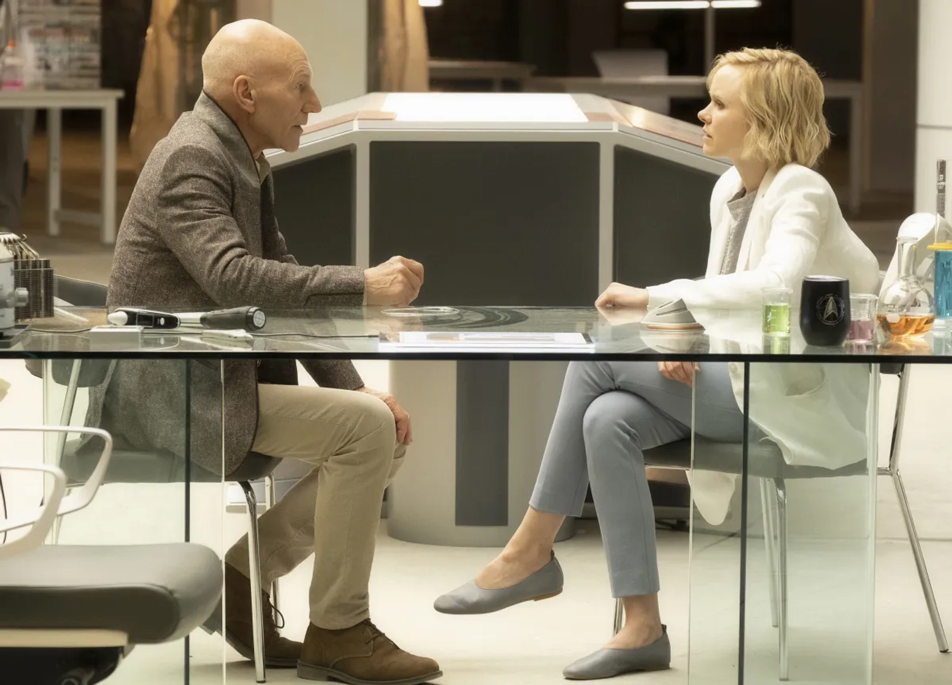 Patrick Stewart and Alison Pill in Star Trek: Picard (2020)