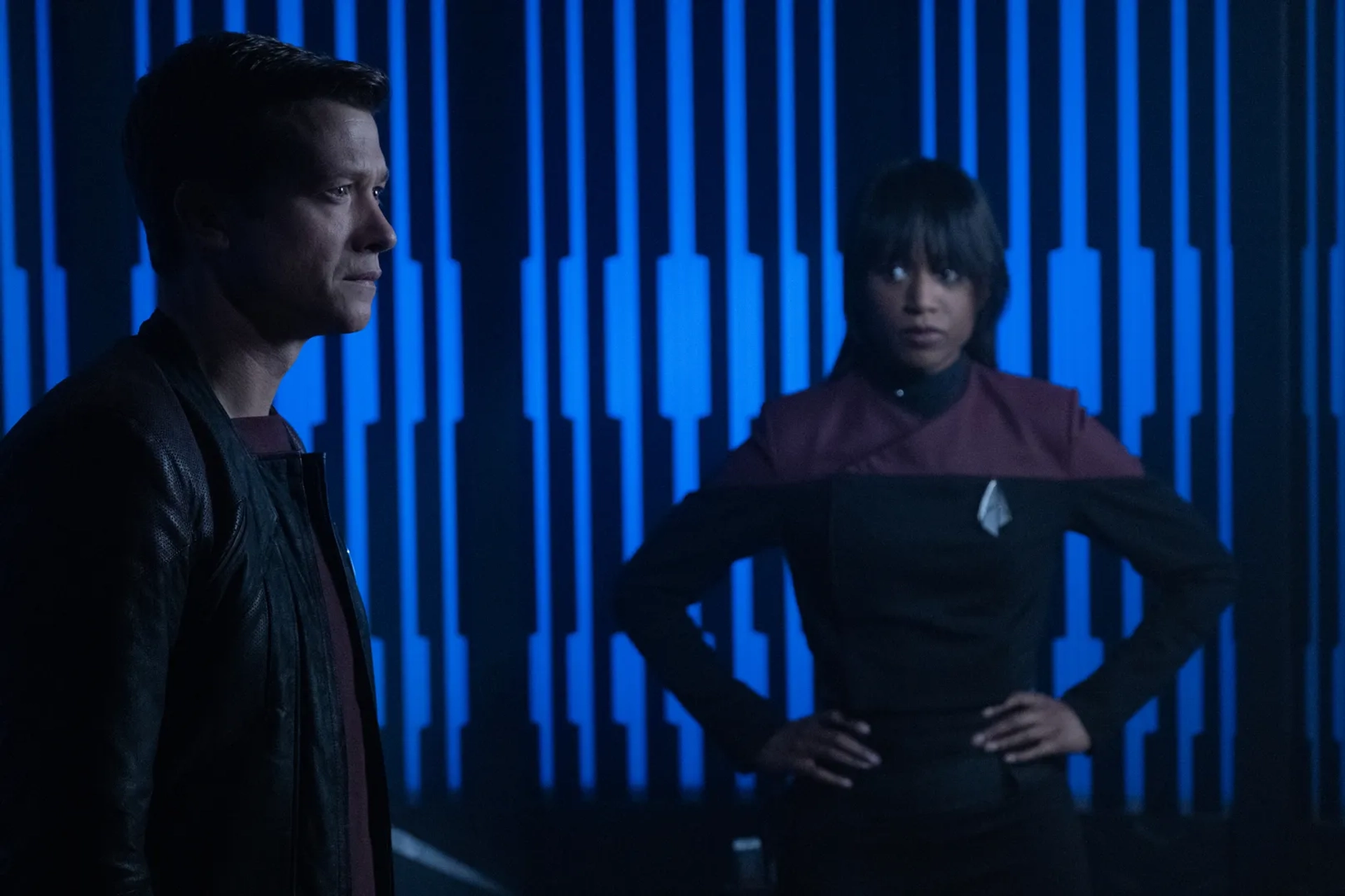 Still of Ed Speleers and Ashlei Sharpe Chestnut in Star Trek: Picard (2023)