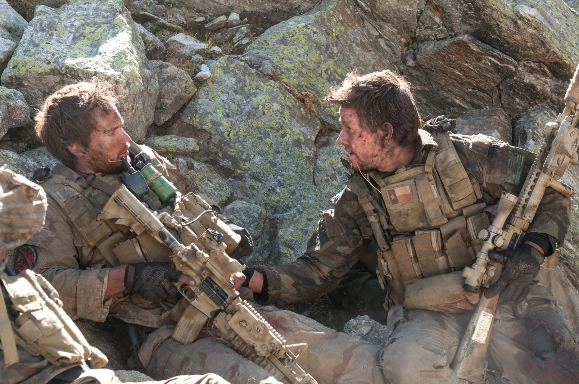 Mark Wahlberg and Taylor Kitsch in Lone Survivor (2013)