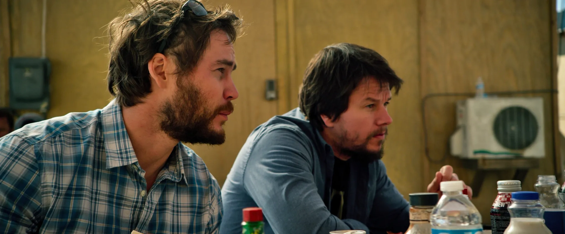 Mark Wahlberg and Taylor Kitsch in Lone Survivor (2013)