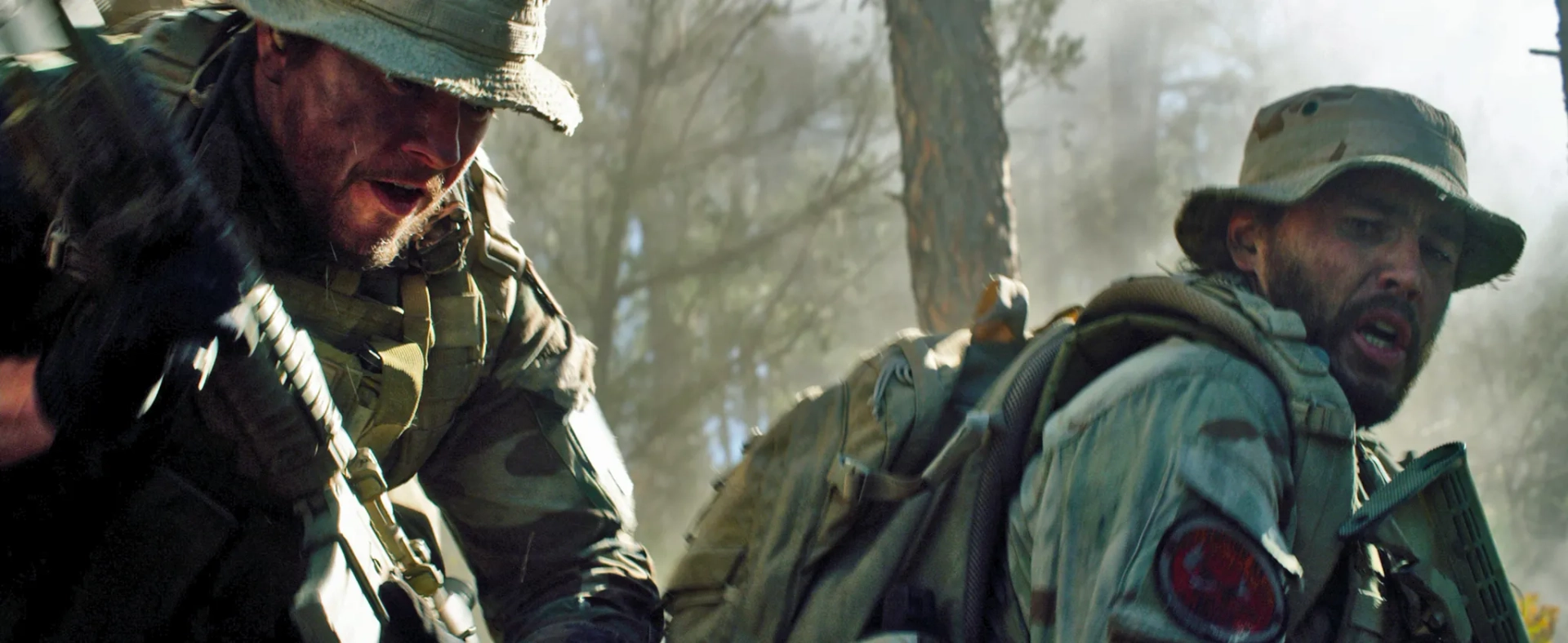 Mark Wahlberg and Taylor Kitsch in Lone Survivor (2013)