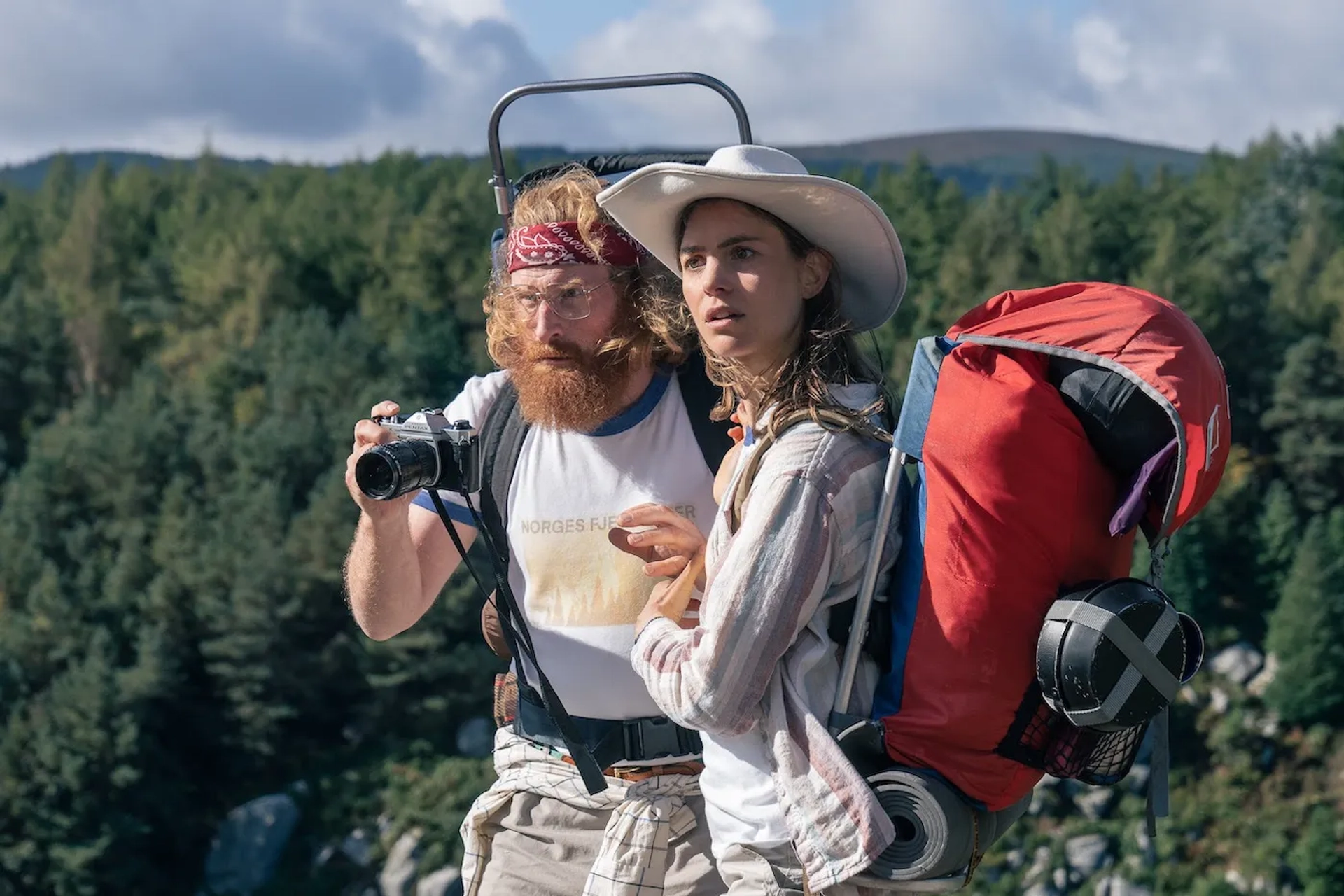 Kristofer Hivju and Hannah Hoekstra in Cocaine Bear (2023)