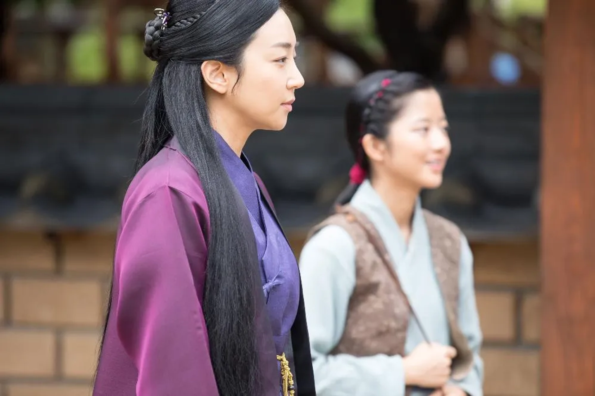 Hyeon-soo Kim and Na-Kyung Lee in The Swordsman (2020)