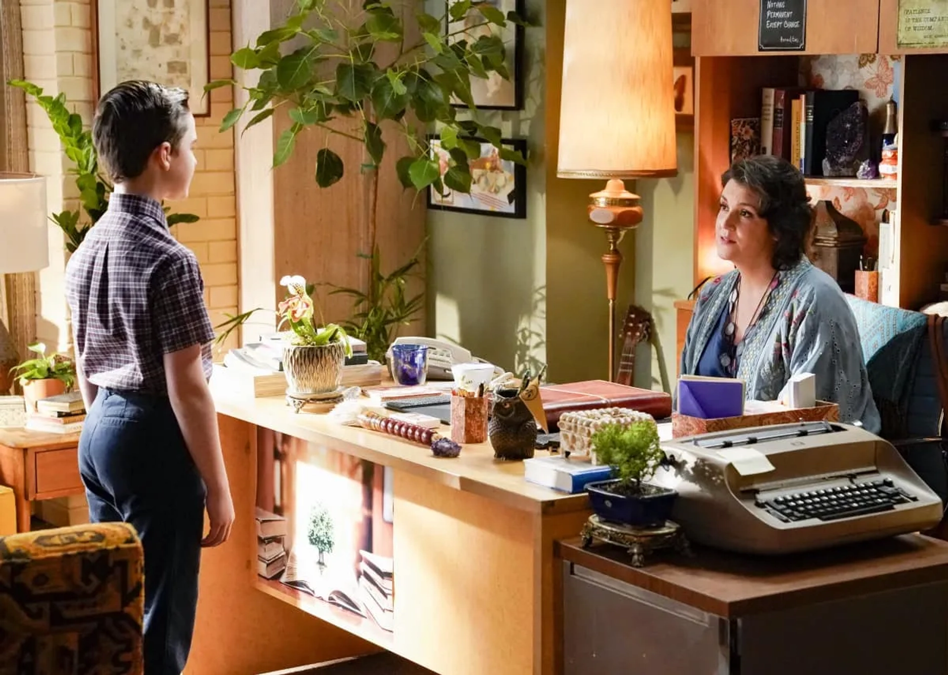 Melanie Lynskey and Iain Armitage in Young Sheldon: A Philosophy Class and Worms That Can Chase You (2021)