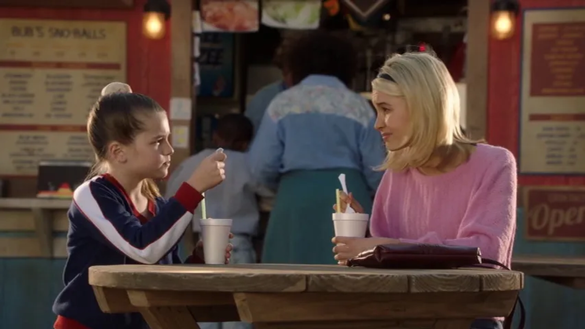 Raegan Revord and Isabel May in Young Sheldon (2017)