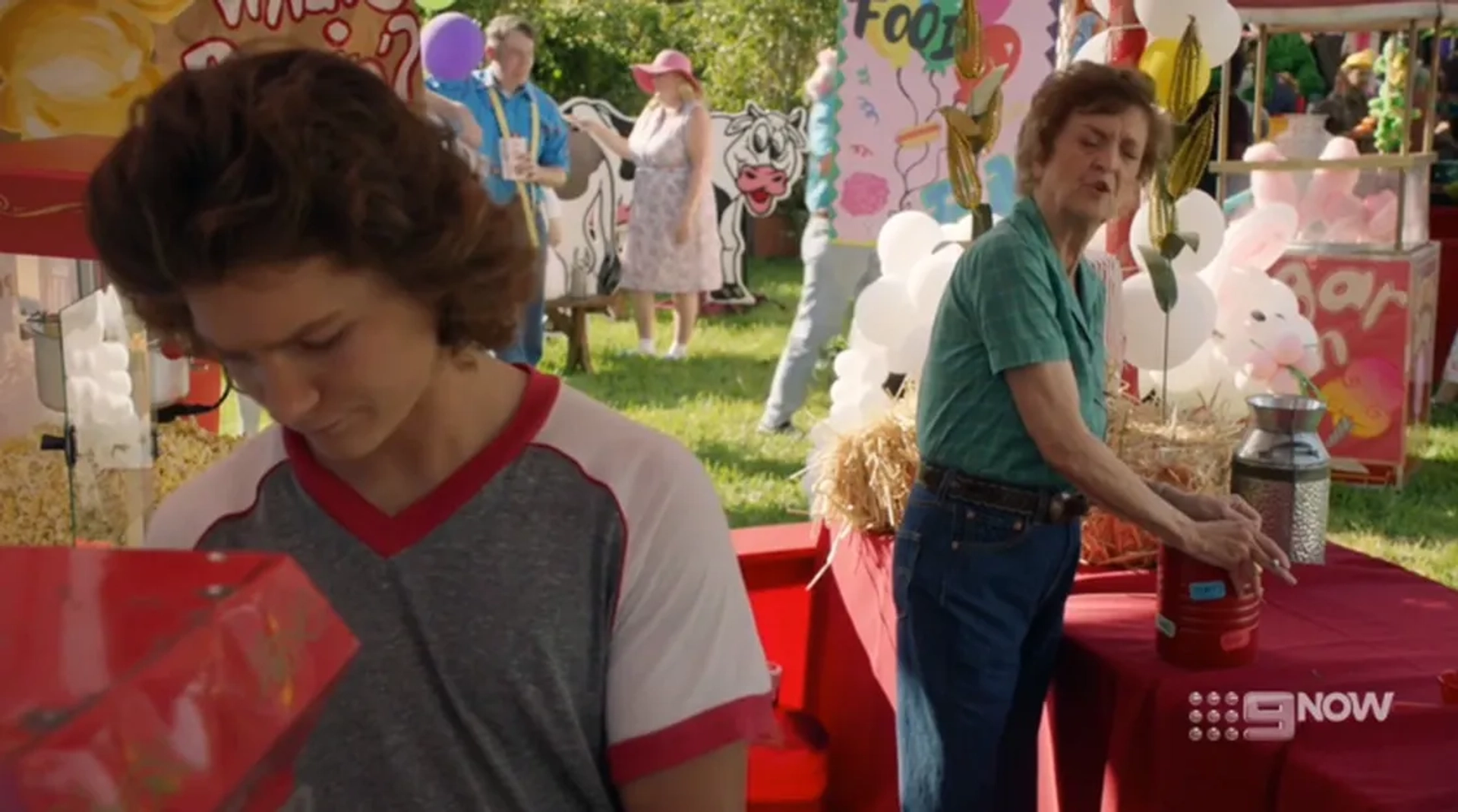 Nancy Linehan Charles and Montana Jordan in Young Sheldon: A Parasol and a Hell of an Arm (2019)