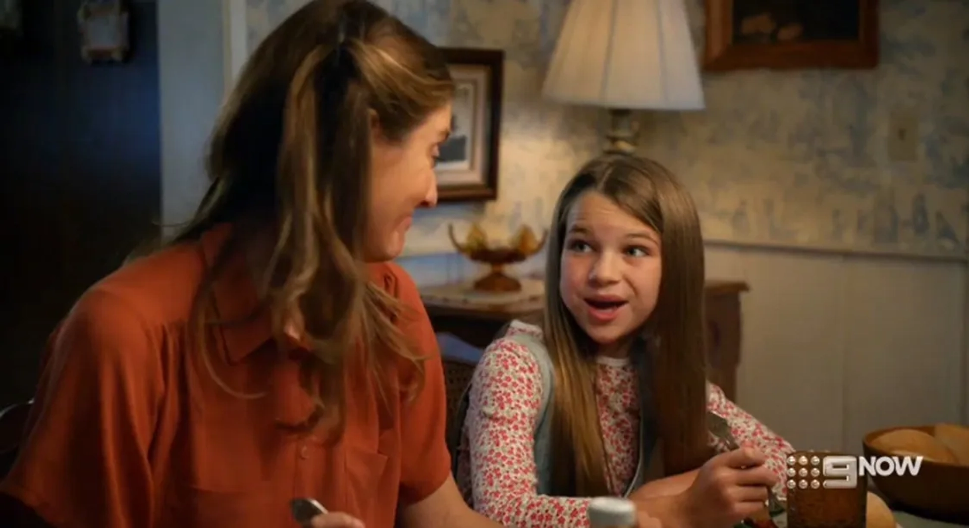 Zoe Perry and Raegan Revord in Young Sheldon: A Parasol and a Hell of an Arm (2019)