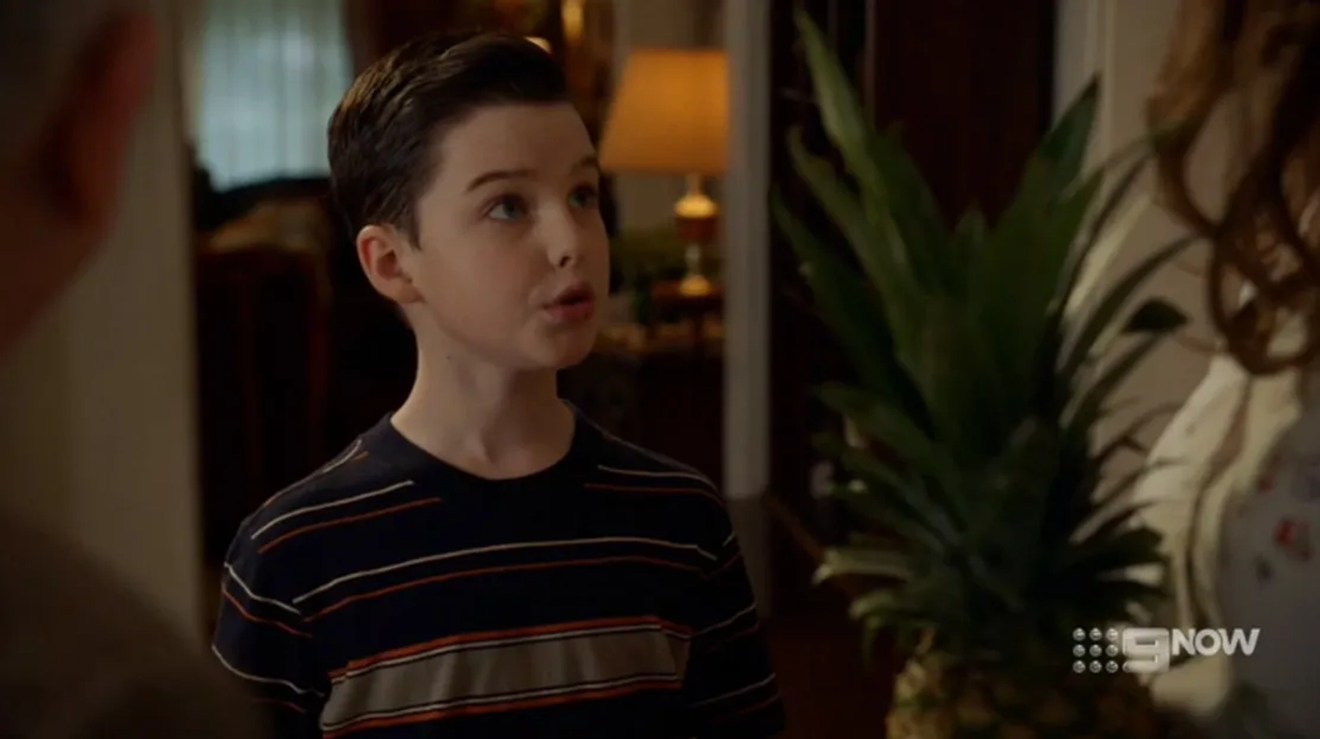 Iain Armitage in Young Sheldon: A Pineapple and the Bosom of Male Friendship (2019)