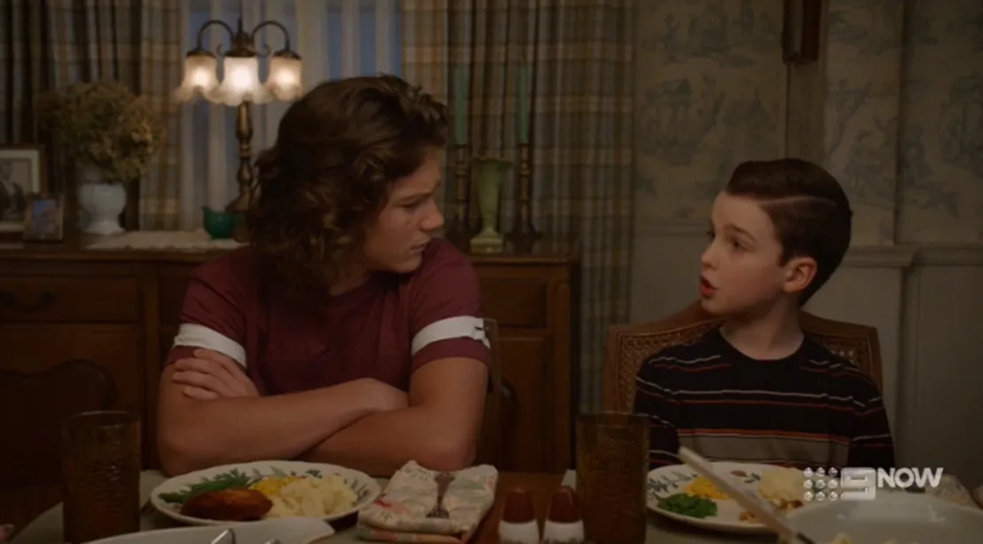 Montana Jordan and Iain Armitage in Young Sheldon: A Pineapple and the Bosom of Male Friendship (2019)