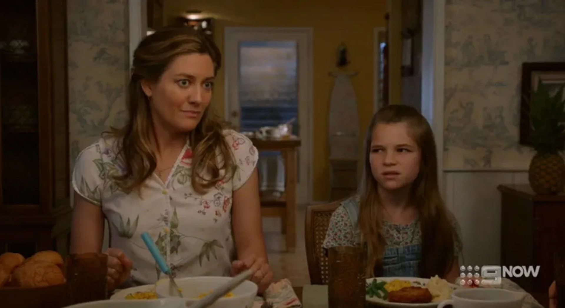 Zoe Perry and Raegan Revord in Young Sheldon: A Pineapple and the Bosom of Male Friendship (2019)