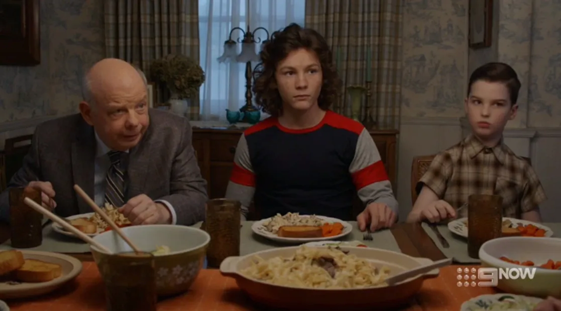 Wallace Shawn, Montana Jordan, and Iain Armitage in Young Sheldon: A Pineapple and the Bosom of Male Friendship (2019)