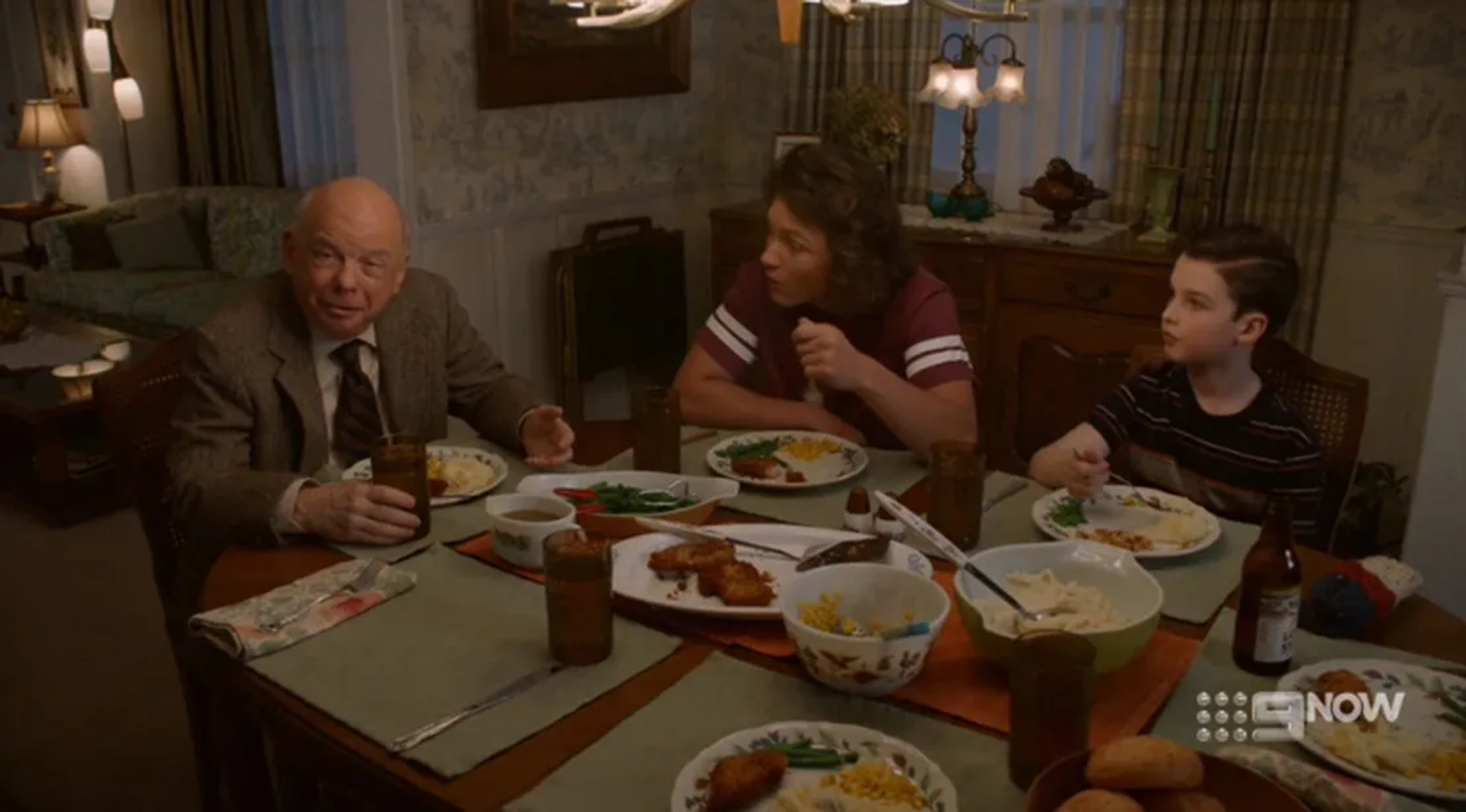 Wallace Shawn, Montana Jordan, and Iain Armitage in Young Sheldon: A Pineapple and the Bosom of Male Friendship (2019)