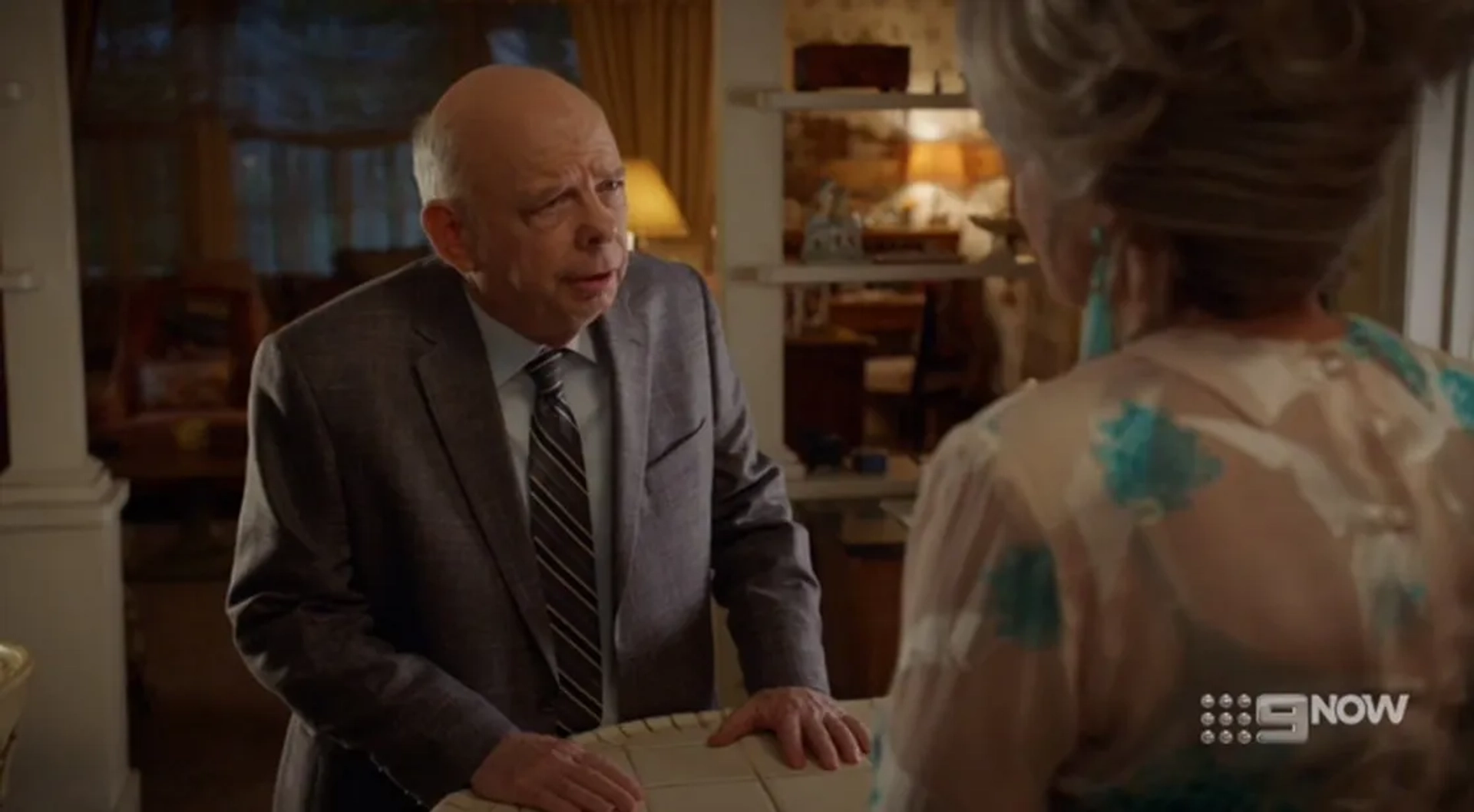 Annie Potts and Wallace Shawn in Young Sheldon: A Pineapple and the Bosom of Male Friendship (2019)