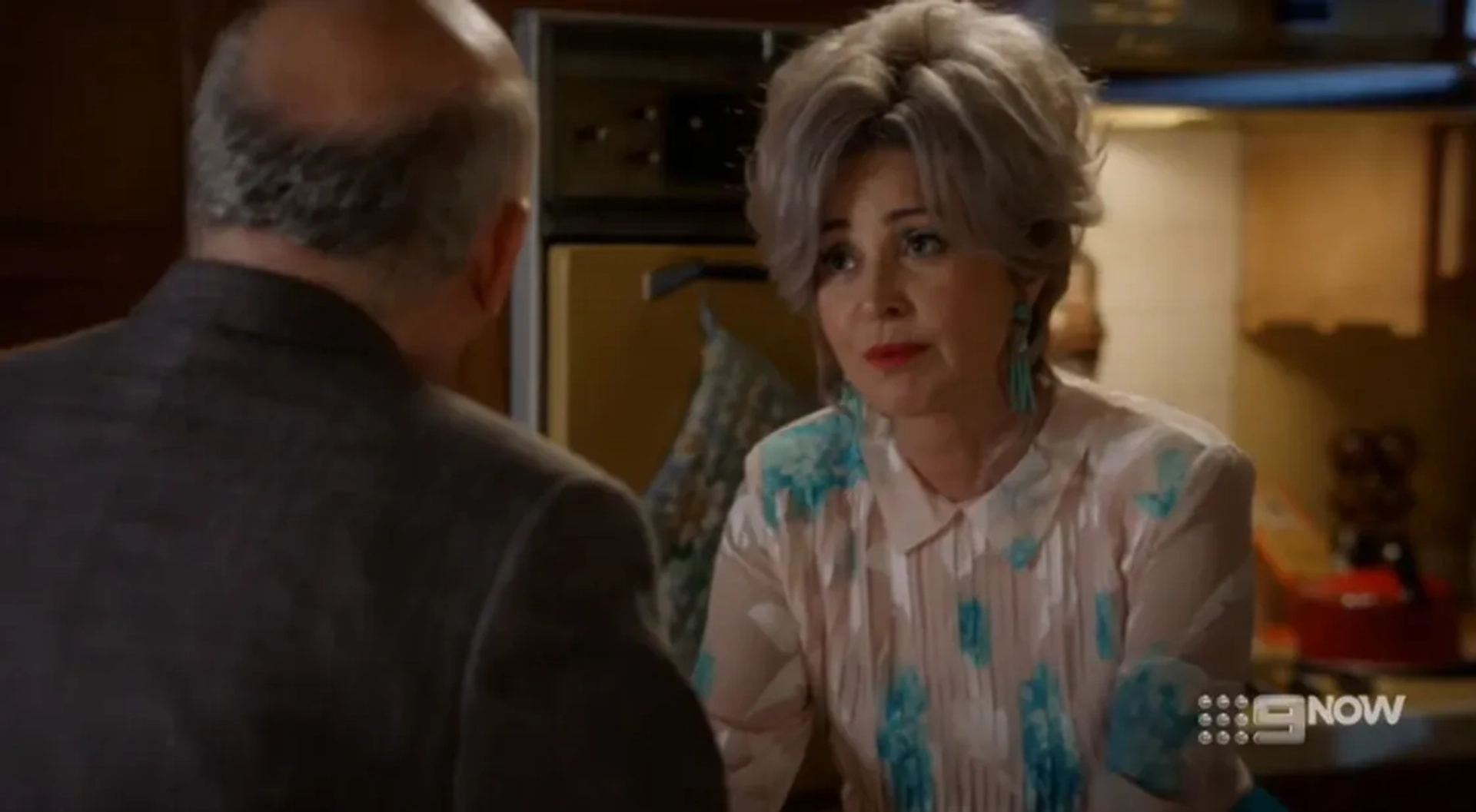 Annie Potts and Wallace Shawn in Young Sheldon: A Pineapple and the Bosom of Male Friendship (2019)