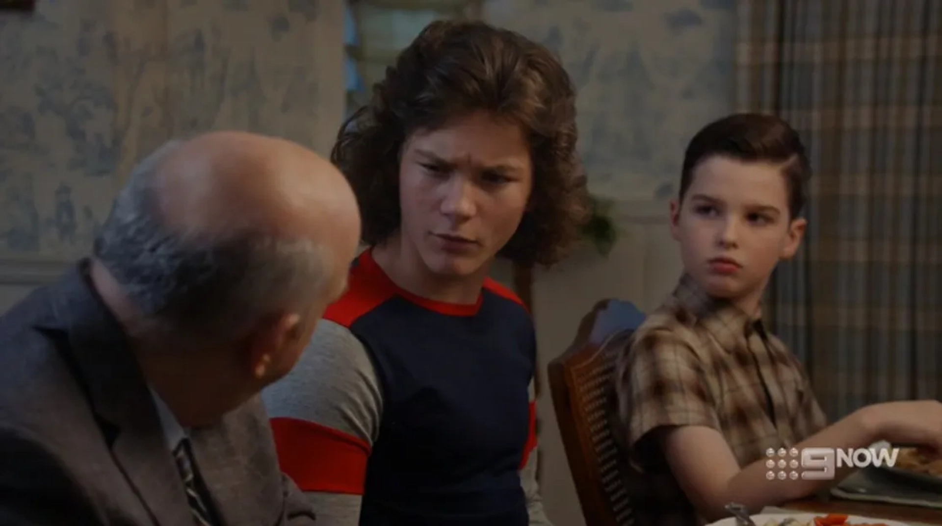 Wallace Shawn, Montana Jordan, and Iain Armitage in Young Sheldon: A Pineapple and the Bosom of Male Friendship (2019)