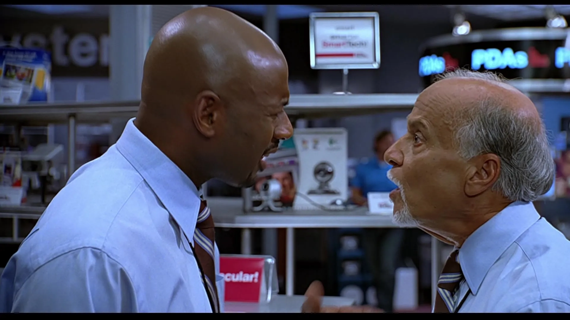 Gerry Bednob and Romany Malco in The 40-Year-Old Virgin (2005)