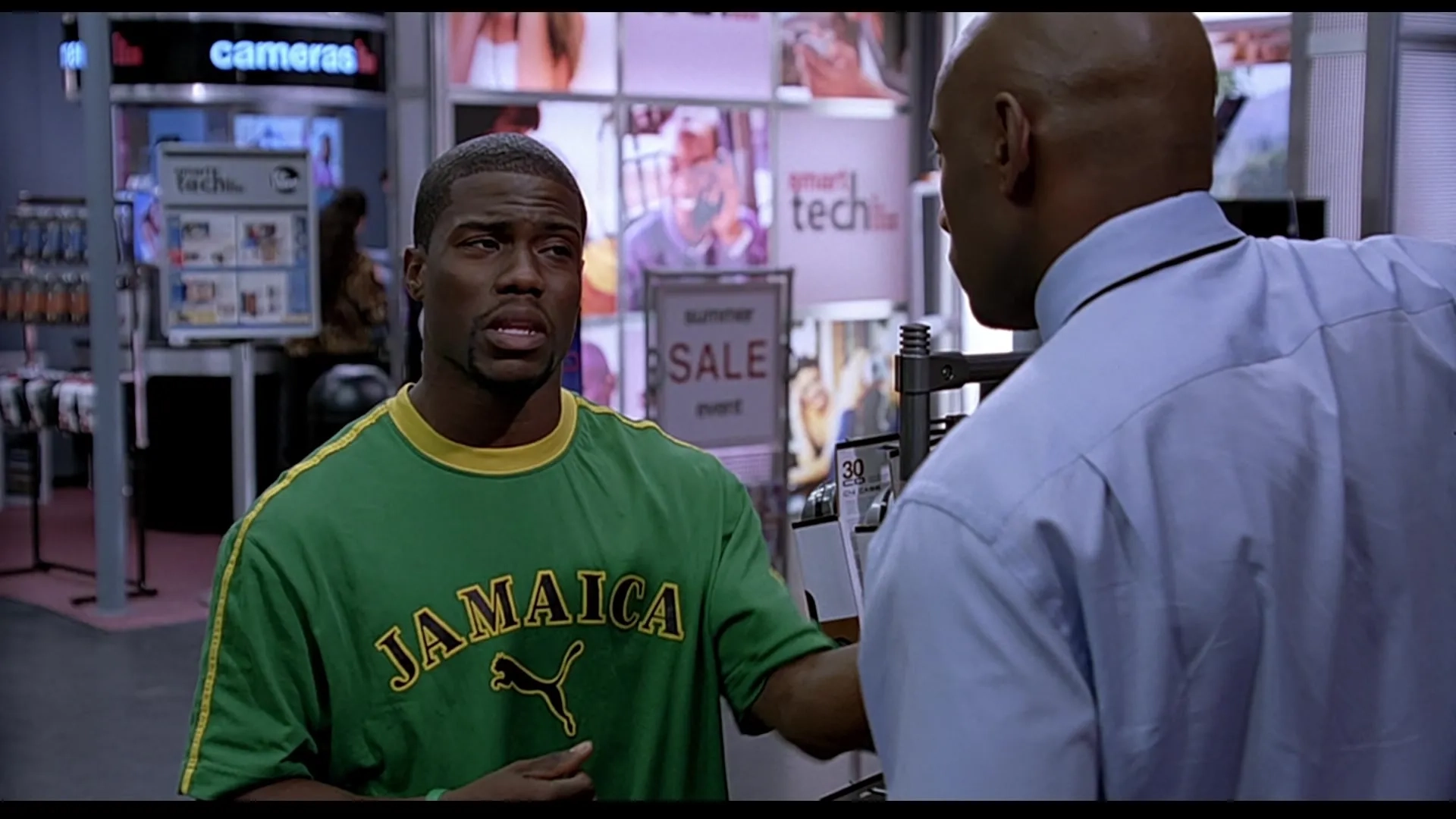 Kevin Hart and Romany Malco in The 40-Year-Old Virgin (2005)