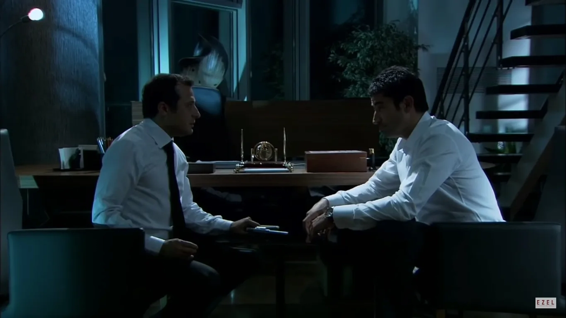 Kenan Imirzalioglu and Yigit Özsener in Ezel (2009)