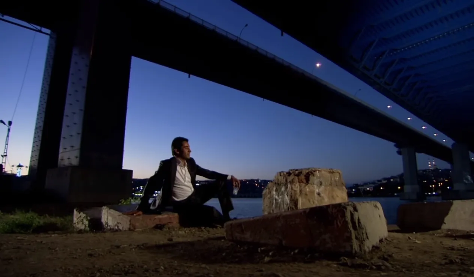 Kenan Imirzalioglu in Ezel (2009)