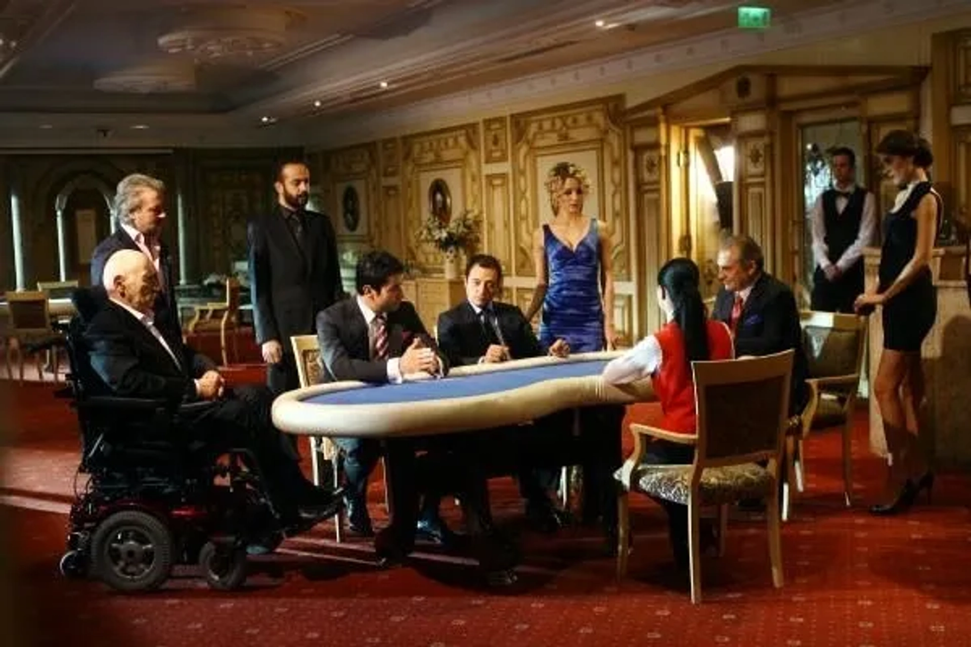 Haluk Bilginer, Tuncel Kurtiz, Kenan Imirzalioglu, Yigit Özsener, Cansu Dere, Baris Falay, Bade Iscil, and Sarp Akkaya in Ezel (2009)