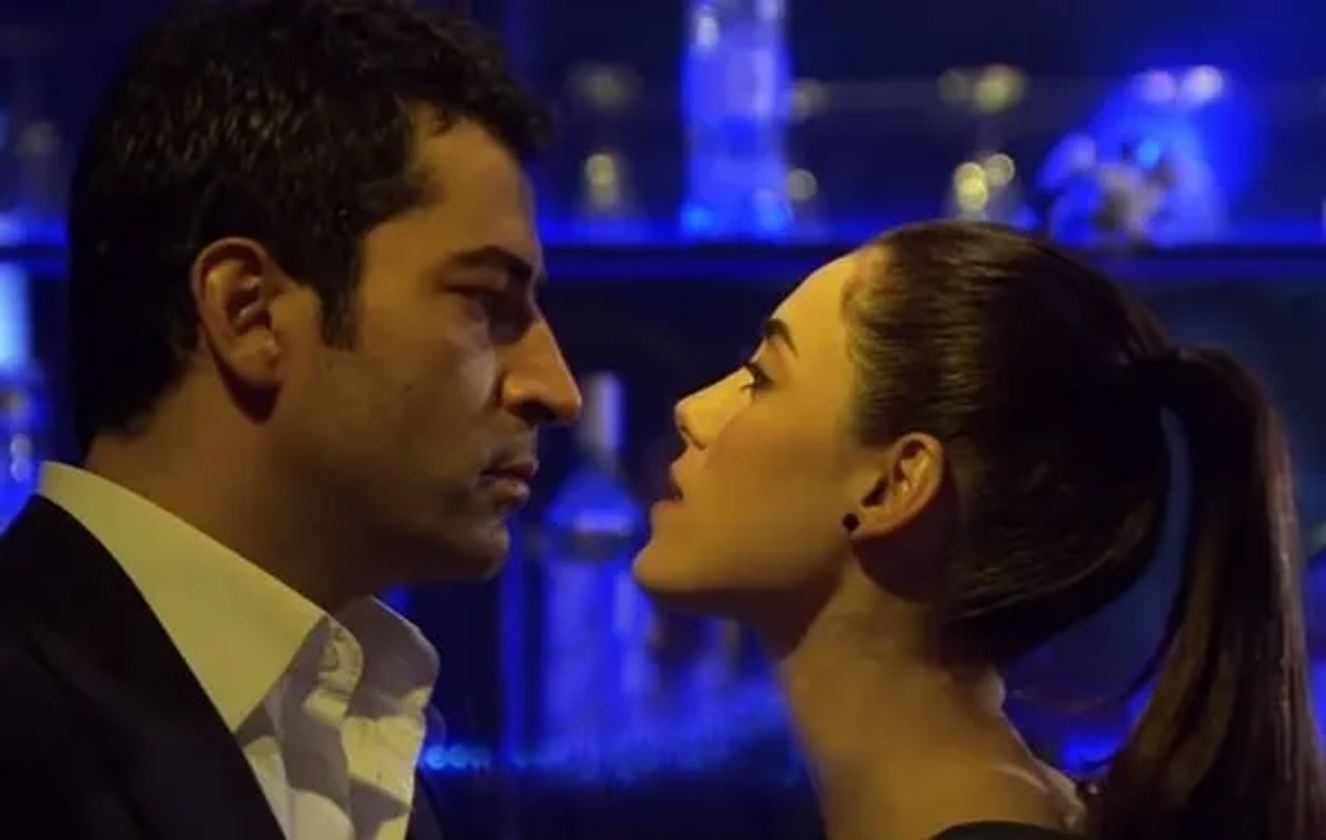 Kenan Imirzalioglu and Cansu Dere in Ezel (2009)