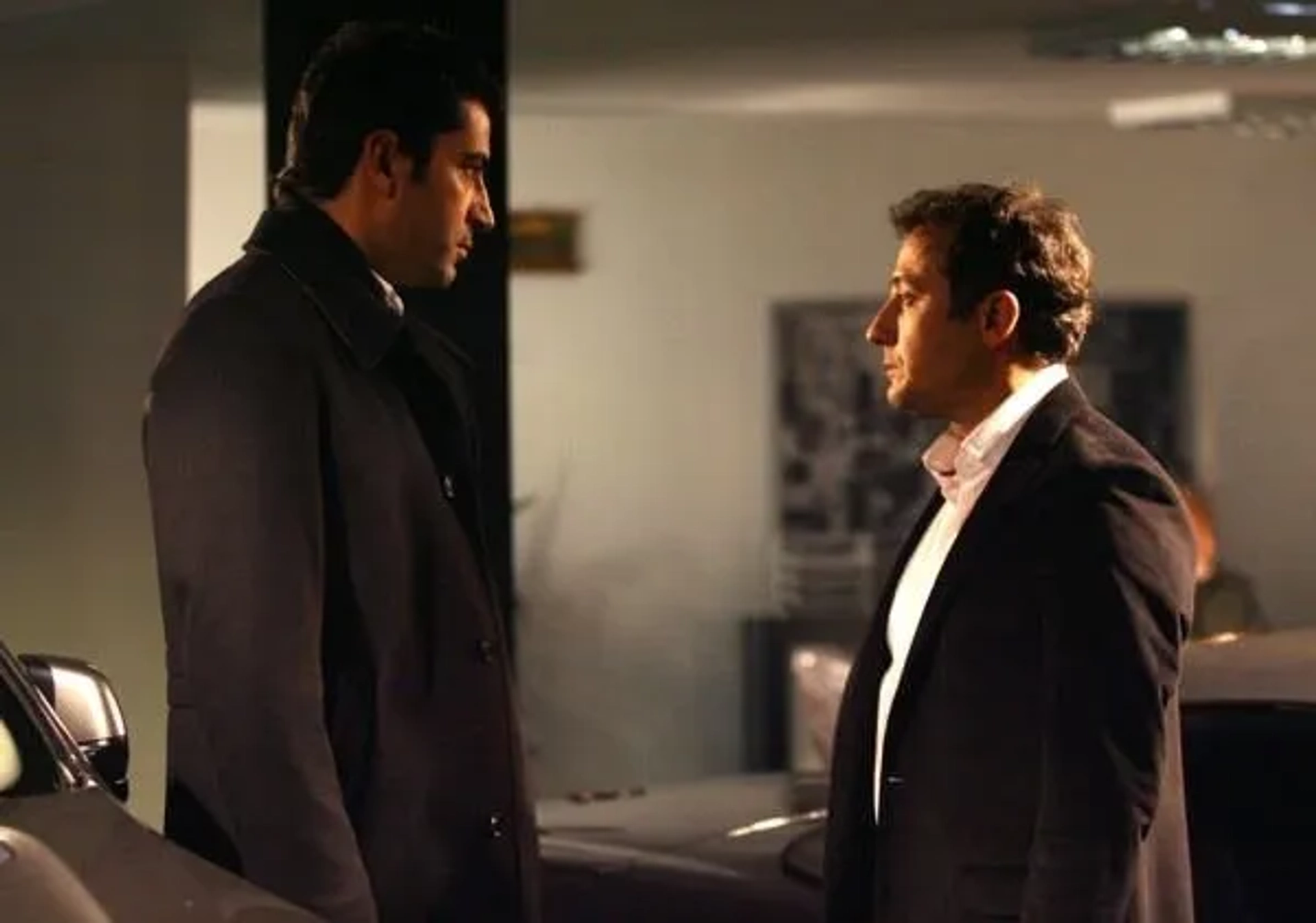 Kenan Imirzalioglu and Yigit Özsener in Ezel (2009)