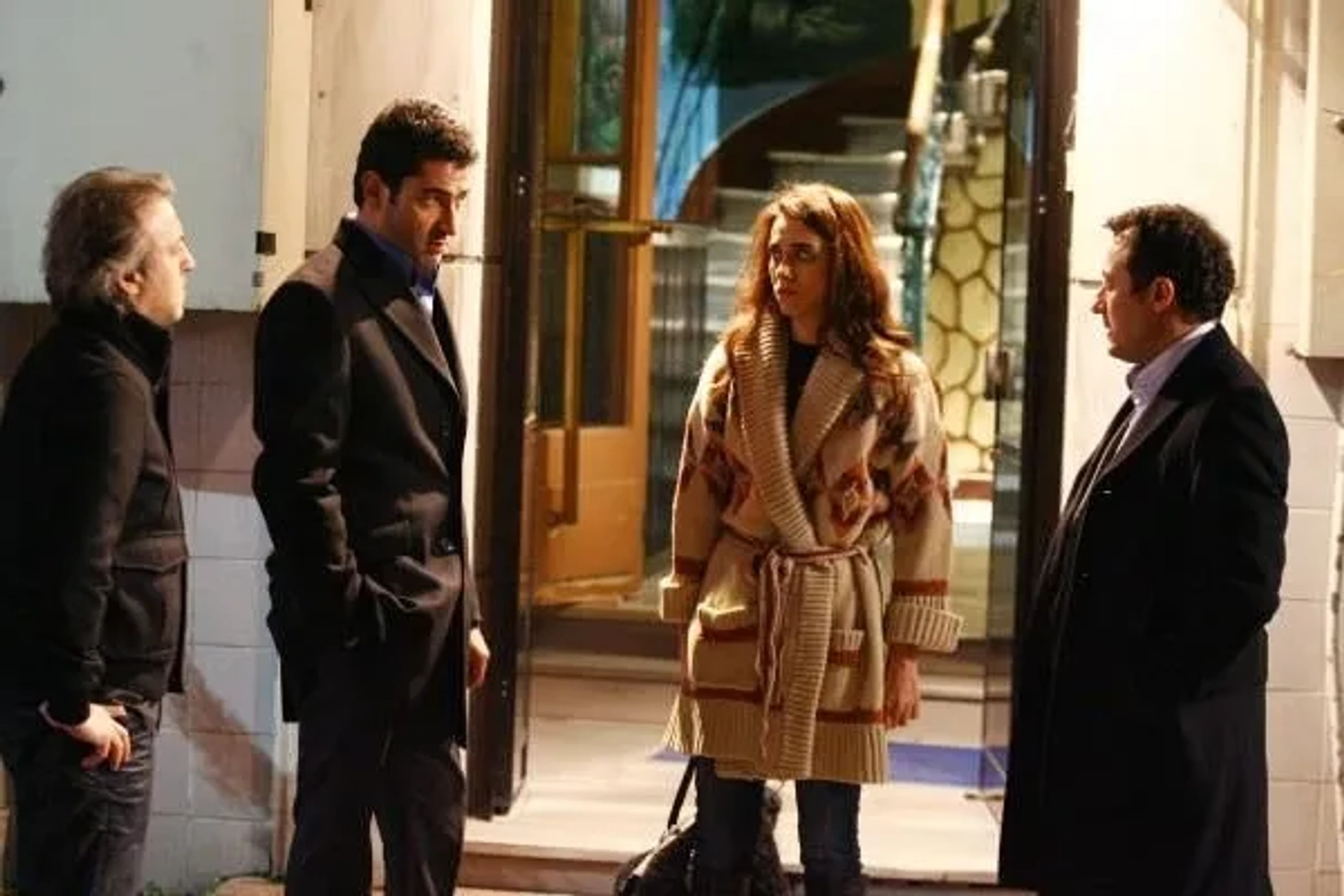 Kenan Imirzalioglu, Yigit Özsener, Cansu Dere, and Baris Falay in Ezel (2009)