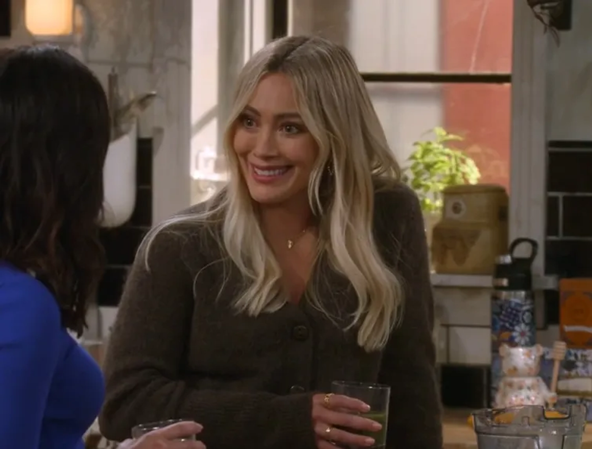 Hilary Duff and Francia Raisa in How I Met Your Father (2022)