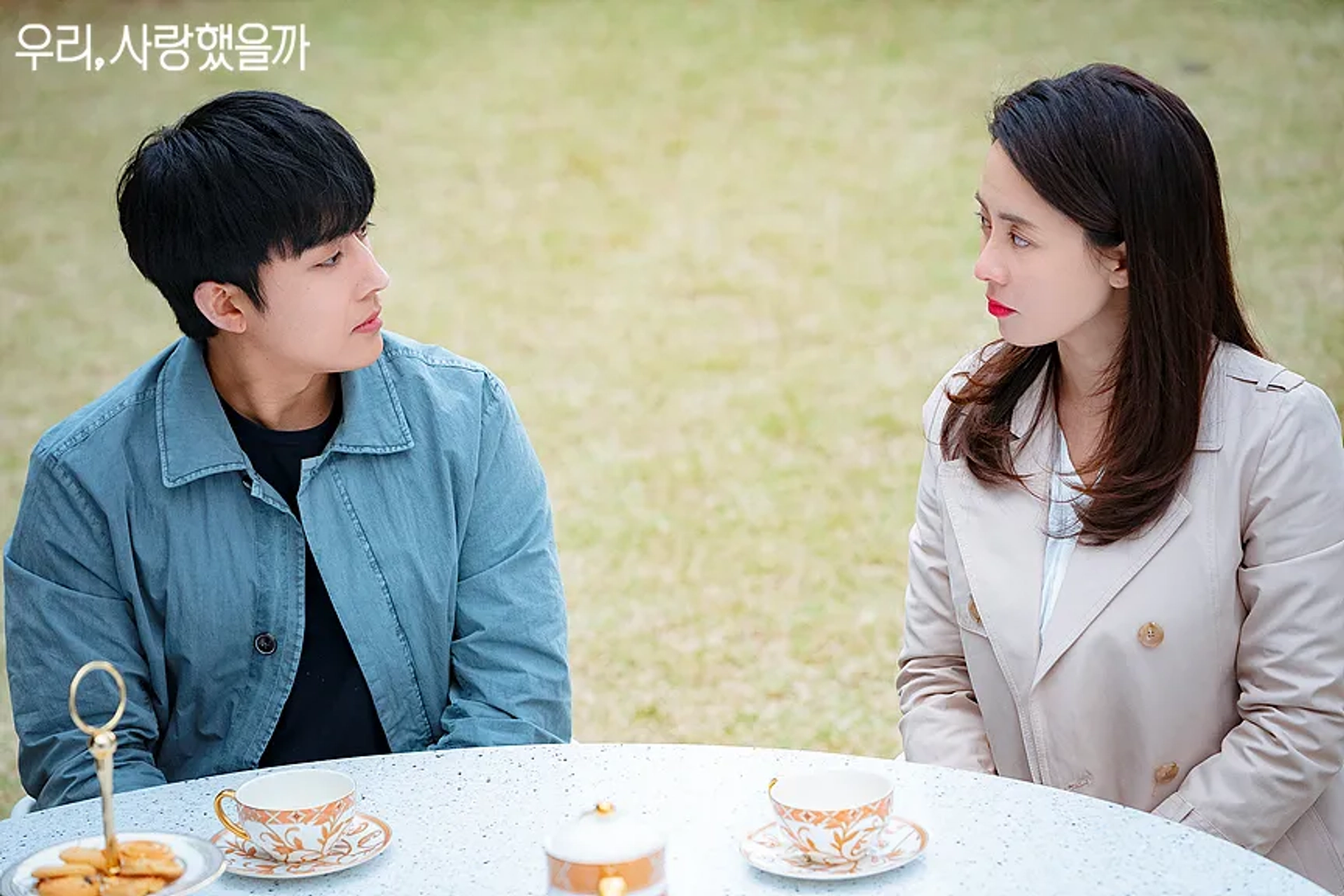 Song Ji-Hyo and Ho Joon Son in Was It Love (2020)