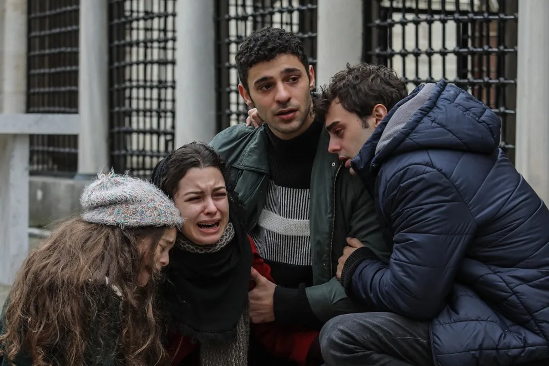 Aylin Akpinar, Yigit Koçak, Halit Özgür Sari, and Su Burcu Coskun in My Siblings (2021)