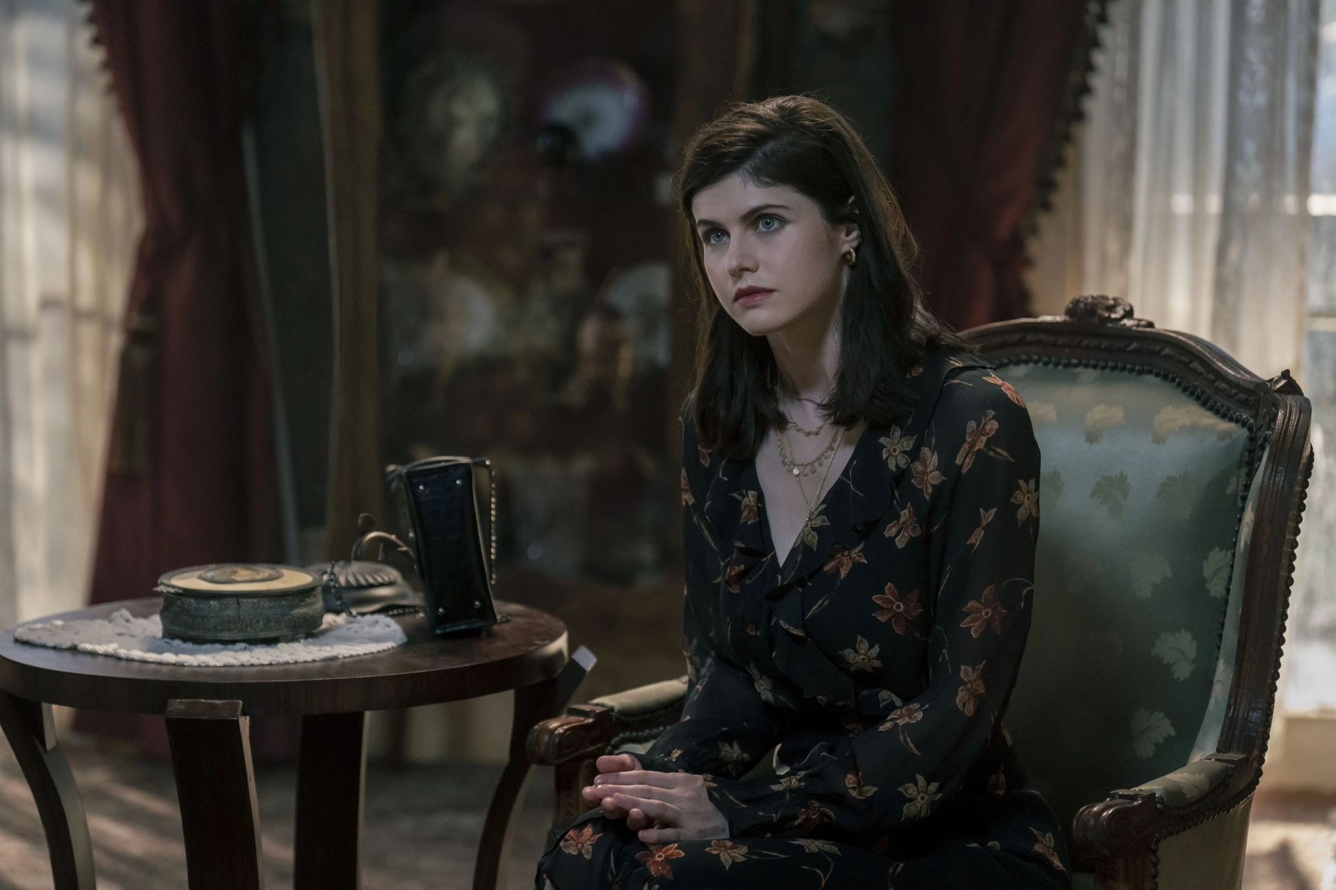 Alexandra Daddario as Dr. Rowan Fielding - Mayfair Witches _ Season 1, Episode 6 - Photo Credit: Alfonso Bresciani/AMC