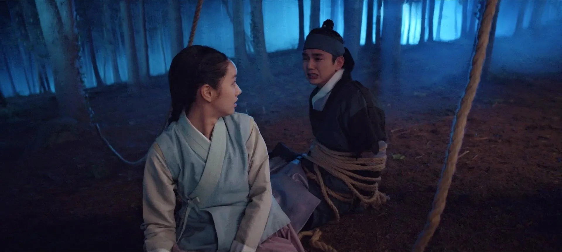 Yoo Seung-ho and Hyeri Lee in When Flowers Bloom, I Think of the Moon (2021)