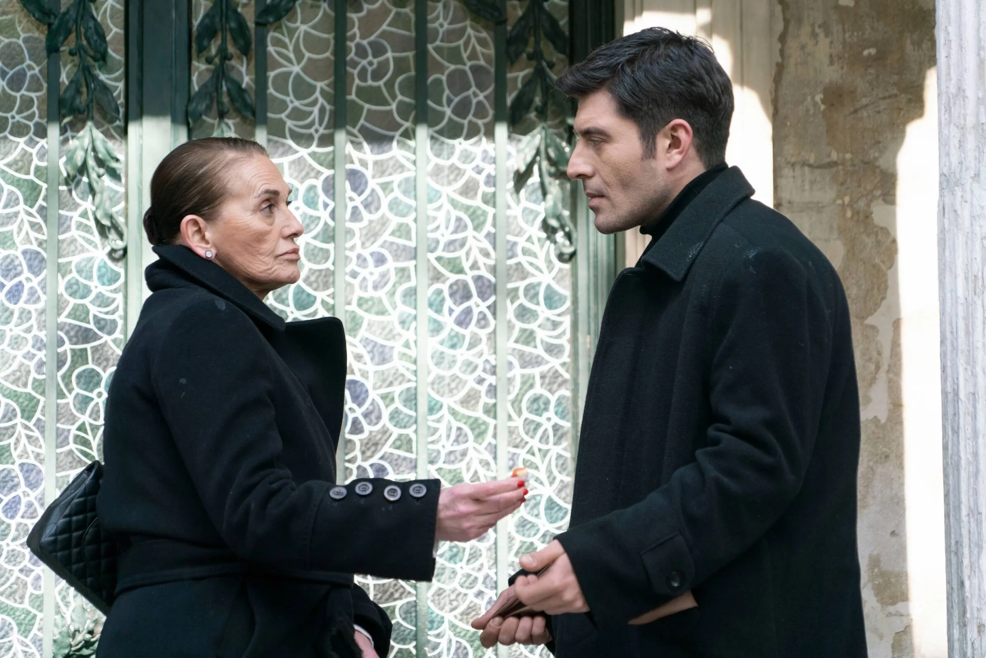 Nur Sürer and Cihangir Ceyhan in Chrysalis (2021)