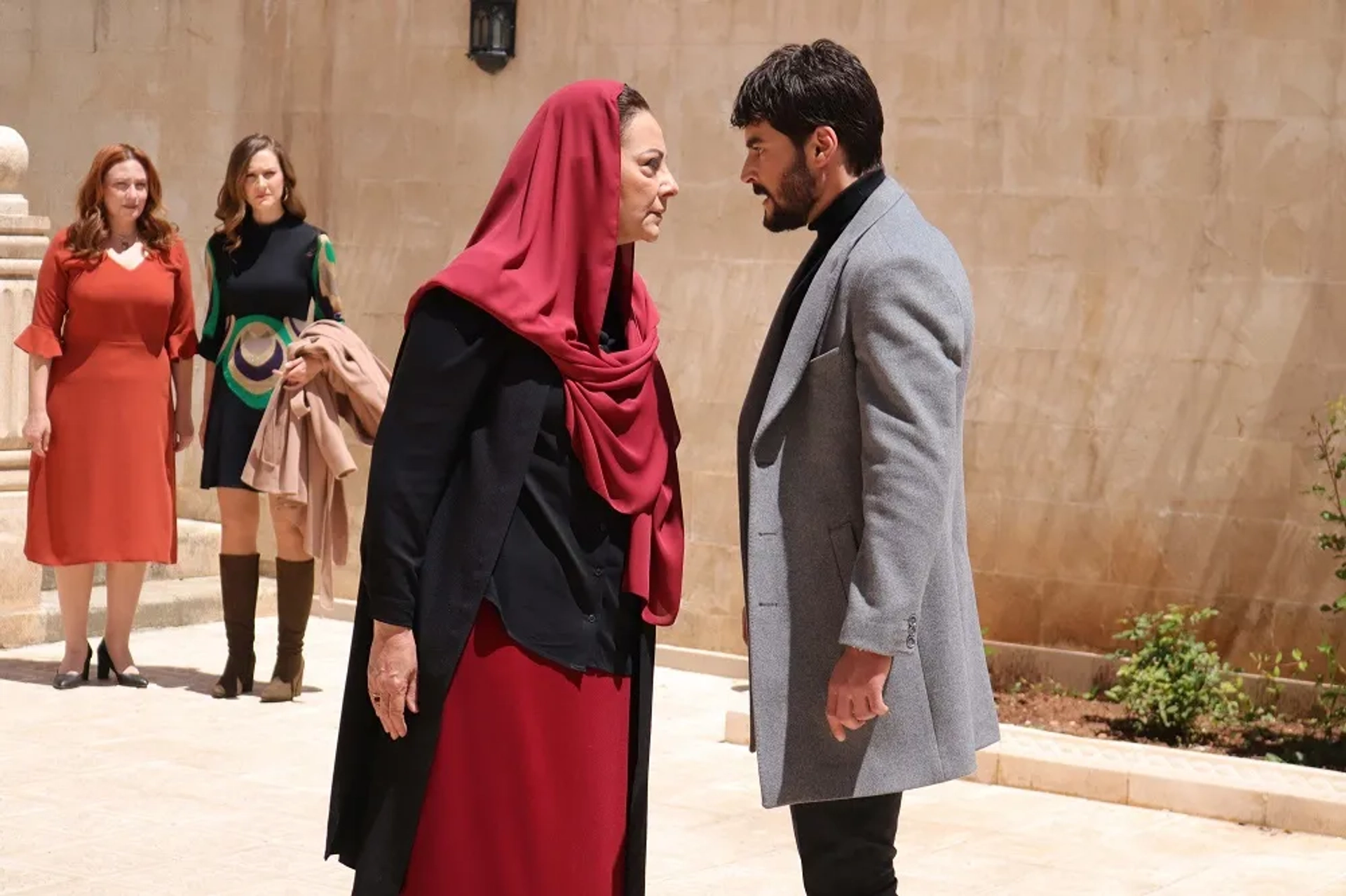 Ayda Aksel, Gülçin Santircioglu, Oya Unustasi, and Akin Akinözü in Hercai: 10.Bölüm (2019)