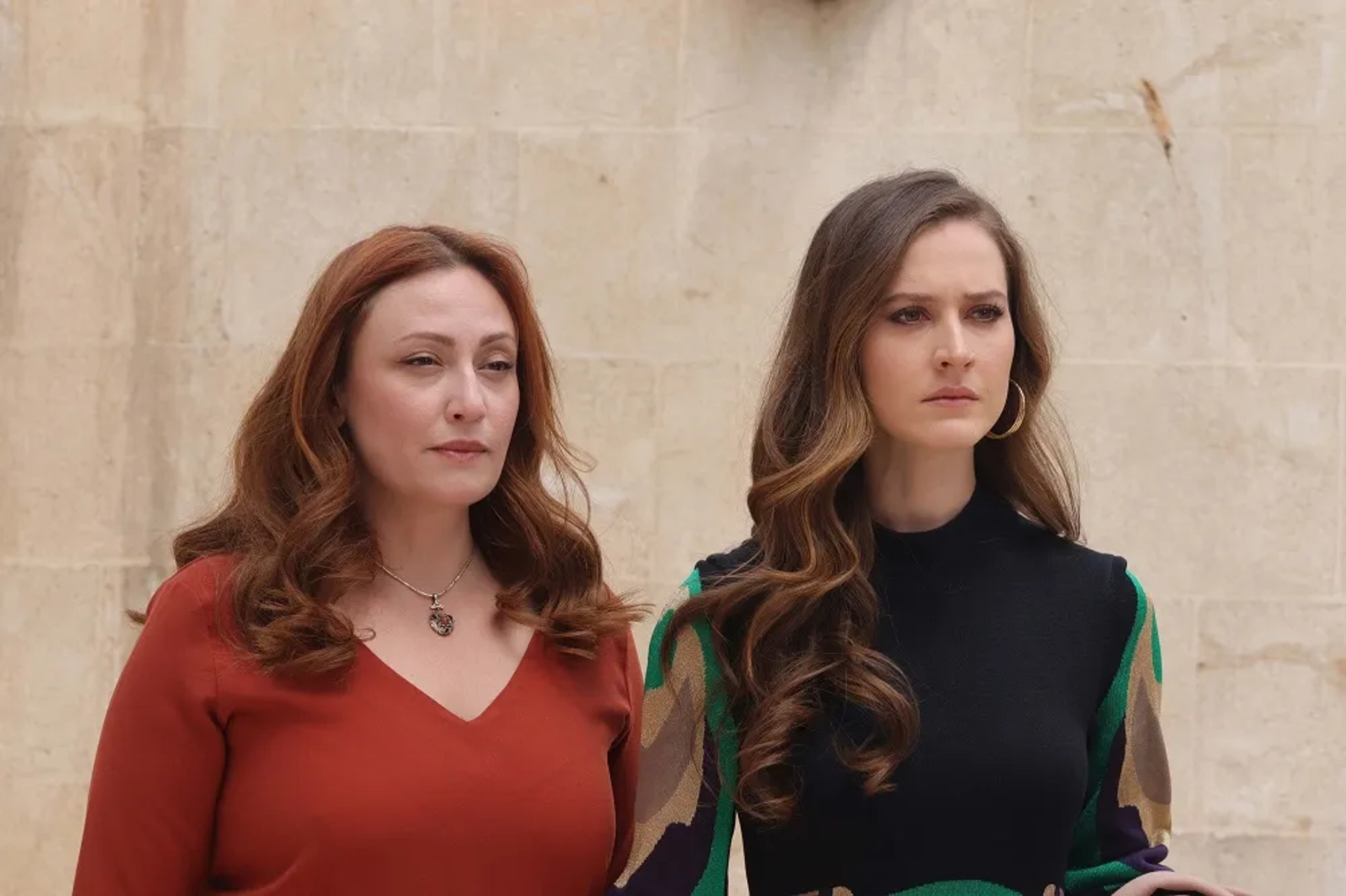 Gülçin Santircioglu and Oya Unustasi in Hercai: 10.Bölüm (2019)