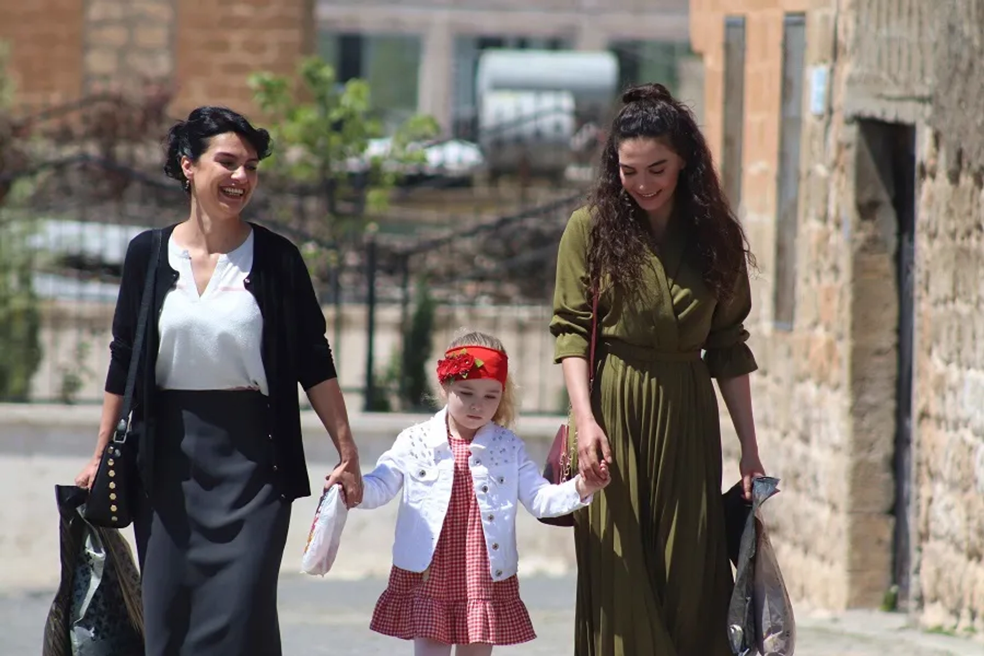 Feride Çetin, Ebru Sahin, and Ebrar Alya Demirbilek in Hercai: 9.Bölüm (2019)