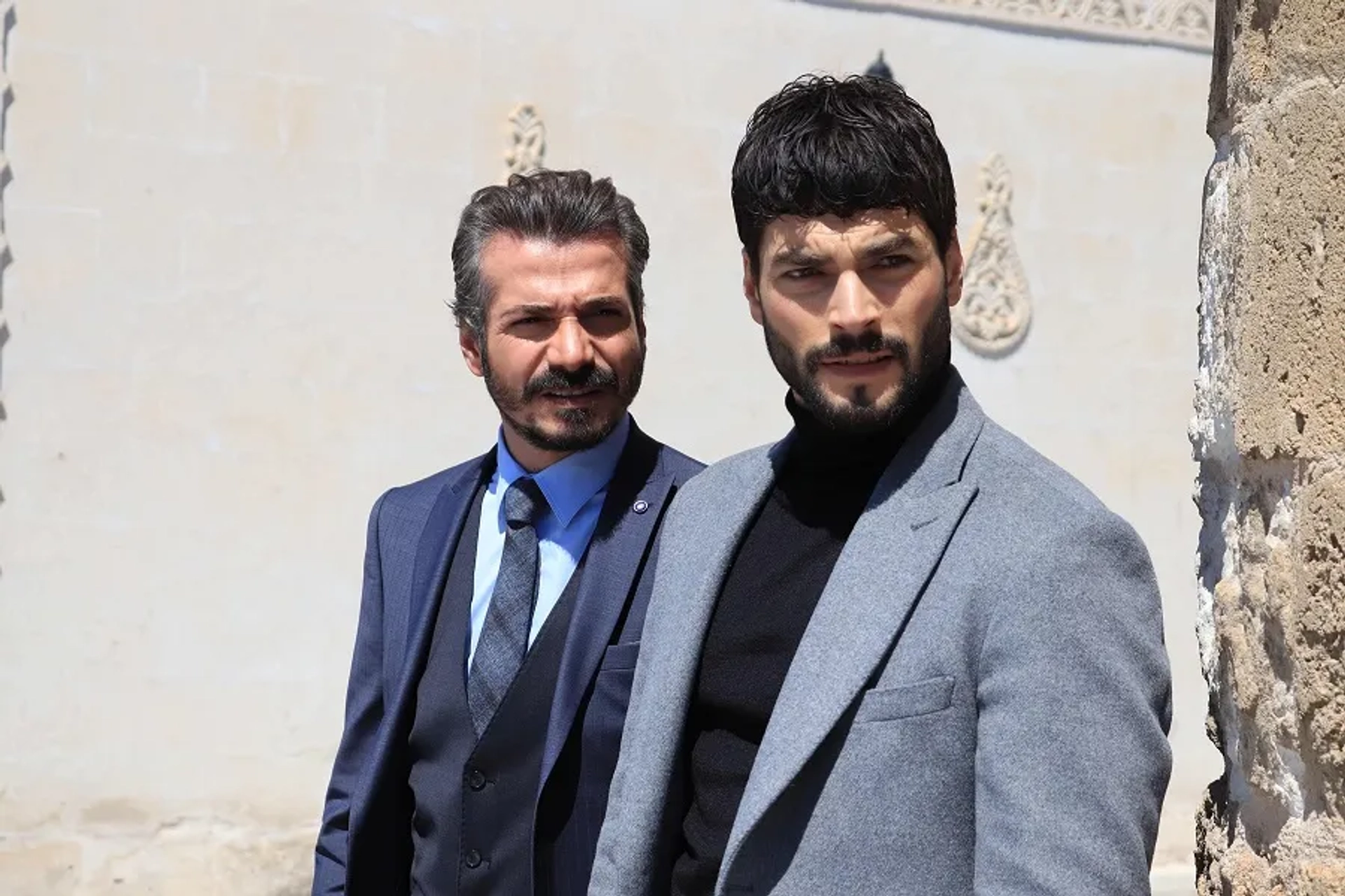 Cahit Gök and Akin Akinözü in Hercai: 9.Bölüm (2019)