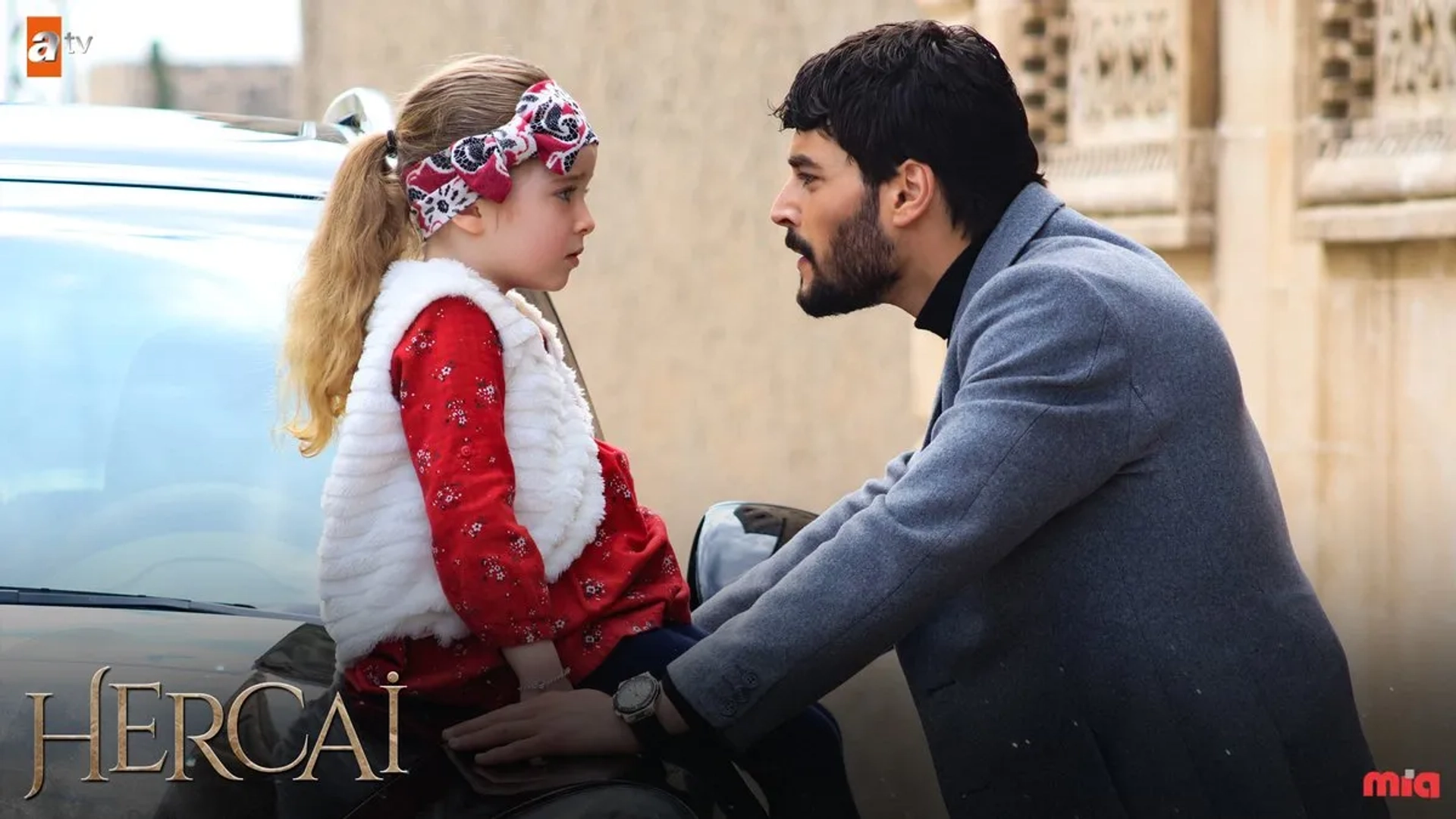 Akin Akinözü and Ebrar Alya Demirbilek in Hercai: 8.Bölüm (2019)