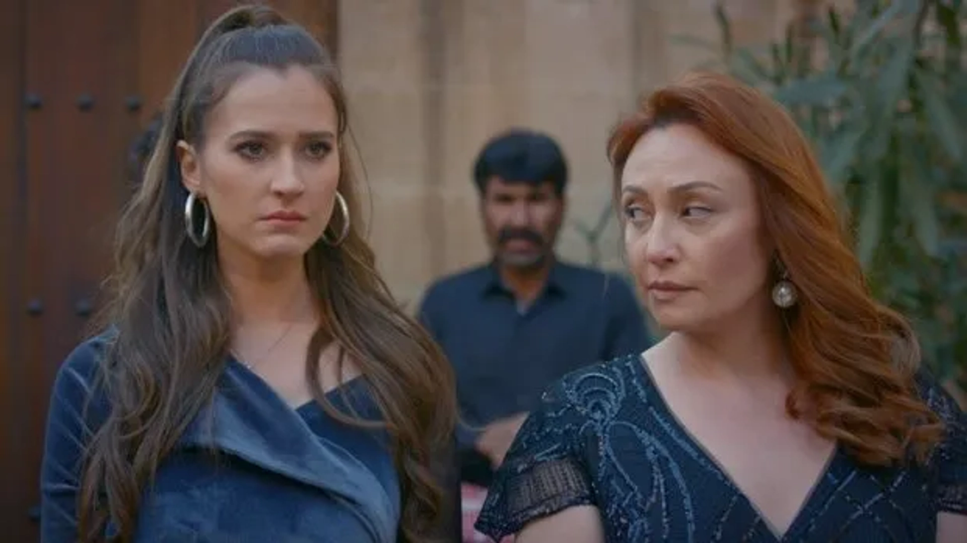 Gülçin Santircioglu and Oya Unustasi in Hercai (2019)