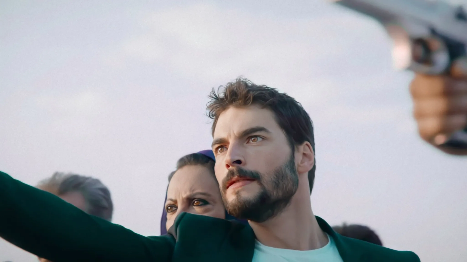 Ayda Aksel and Akin Akinözü in Hercai: 15.Bölüm (2019)