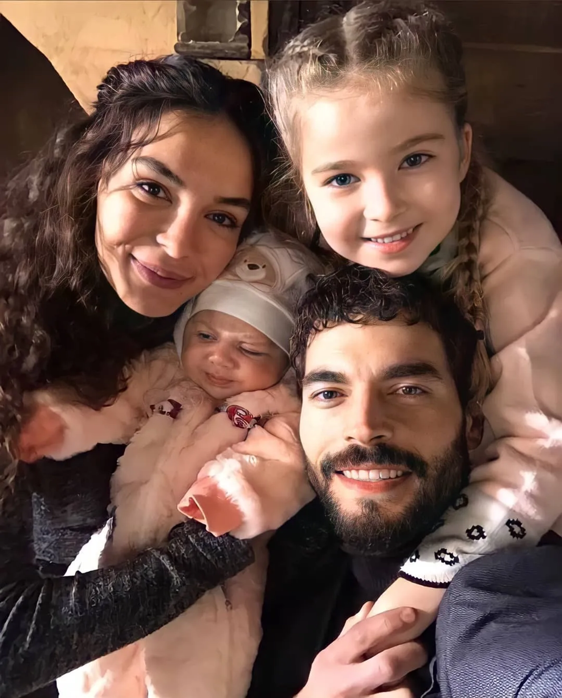 Akin Akinözü, Ebru Sahin, and Ebrar Alya Demirbilek in Hercai: 50.Bölüm (2020)