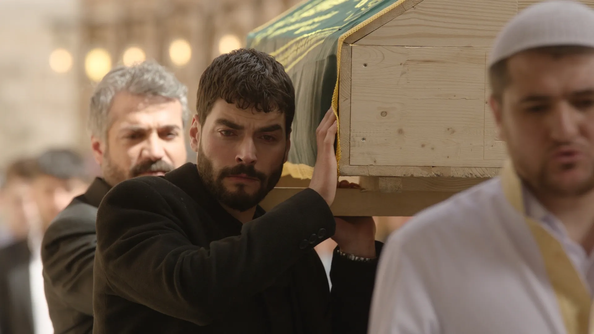 Cahit Gök and Akin Akinözü in Hercai: 66.Bölüm (2021)