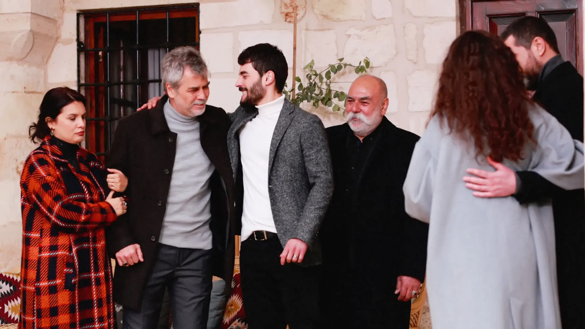 Macit Sonkan, Serhat Tutumluer, Feride Çetin, Baris Yalçin, Akin Akinözü, and Ebru Sahin in Hercai: 65.Bölüm (2021)