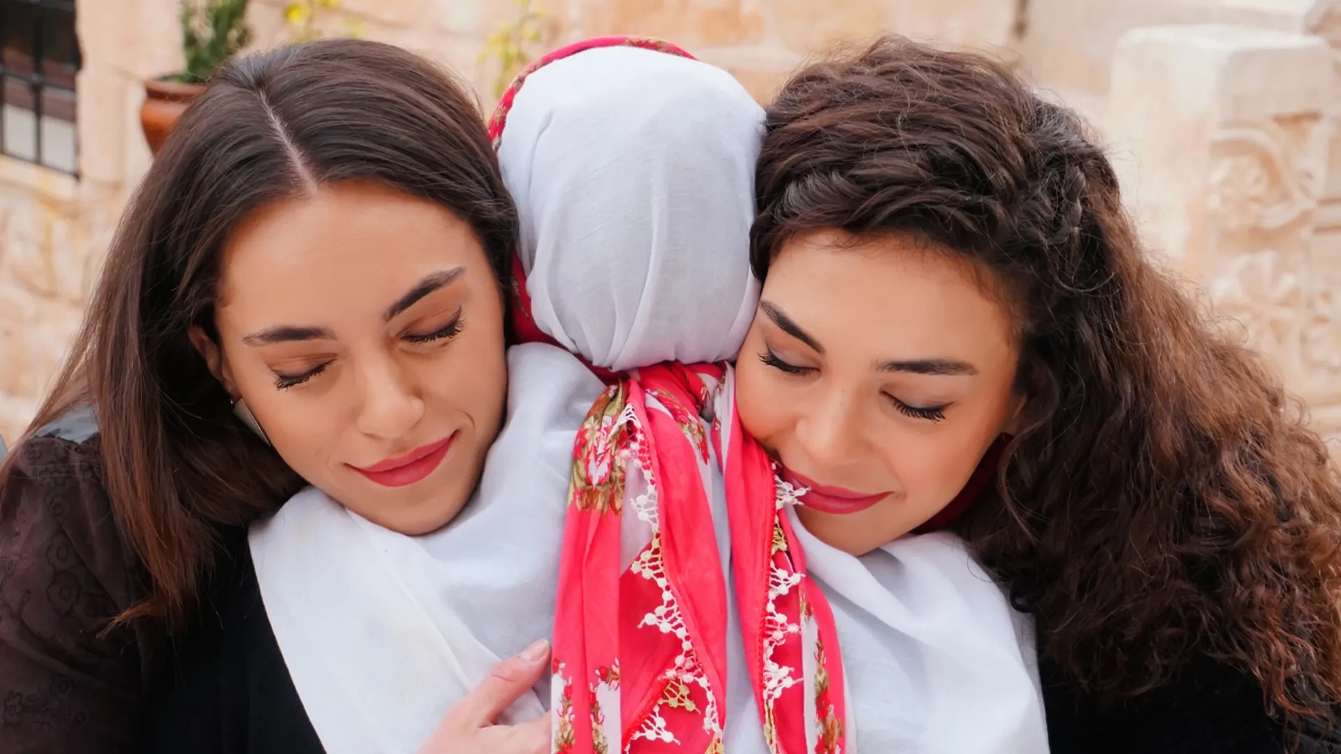 Güven Hokna, Ebru Sahin, and Sera Kutlubey in Hercai: 64.Bölüm (2021)