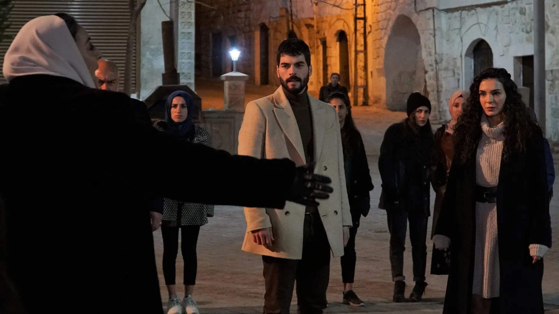 Ayda Aksel, Akin Akinözü, and Ebru Sahin in Hercai: 55.Bölüm (2021)