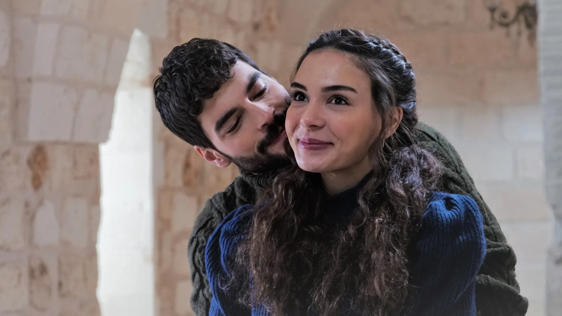 Akin Akinözü and Ebru Sahin in Hercai: 56.Bölüm (2021)