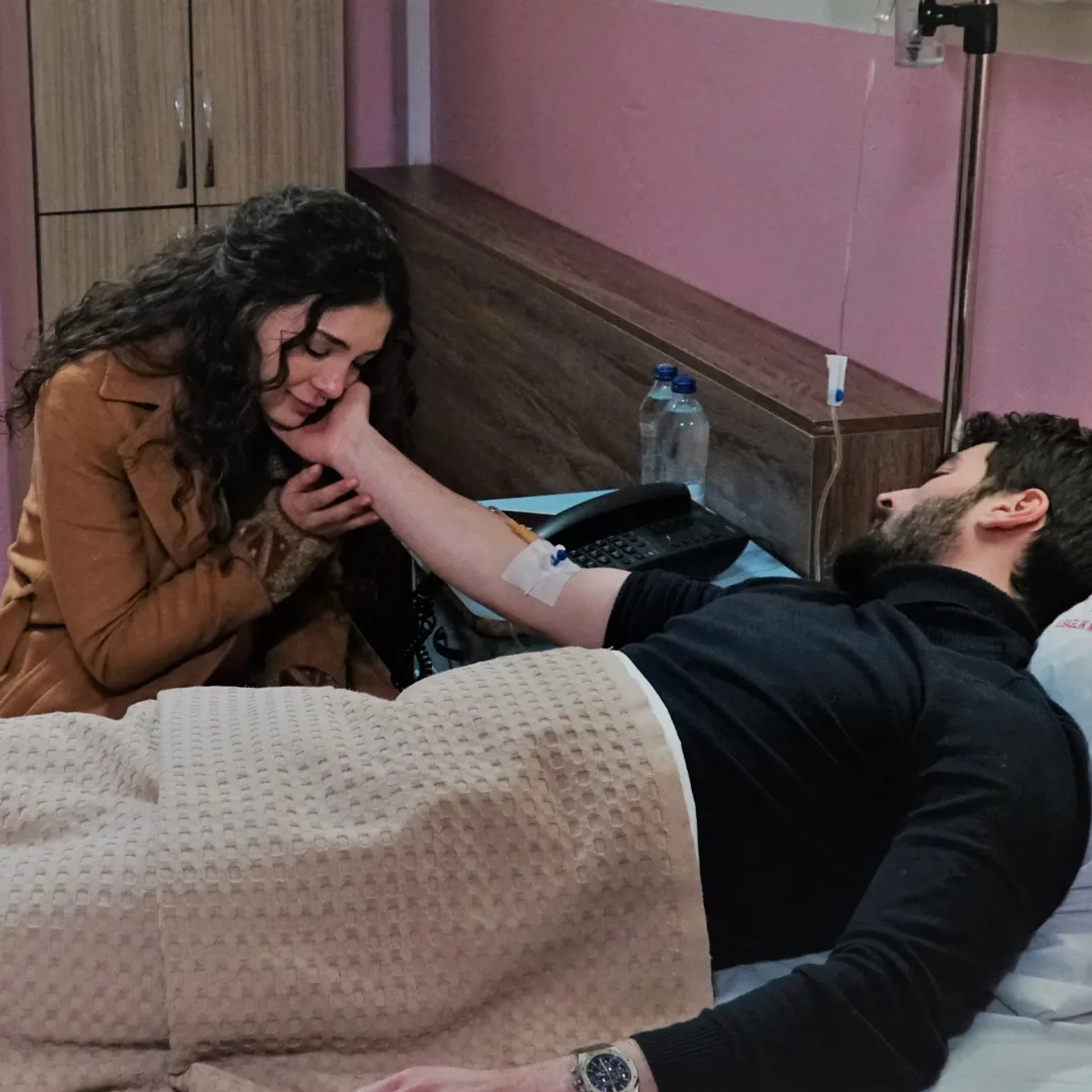 Akin Akinözü and Ebru Sahin in Hercai: 57.Bölüm (2021)