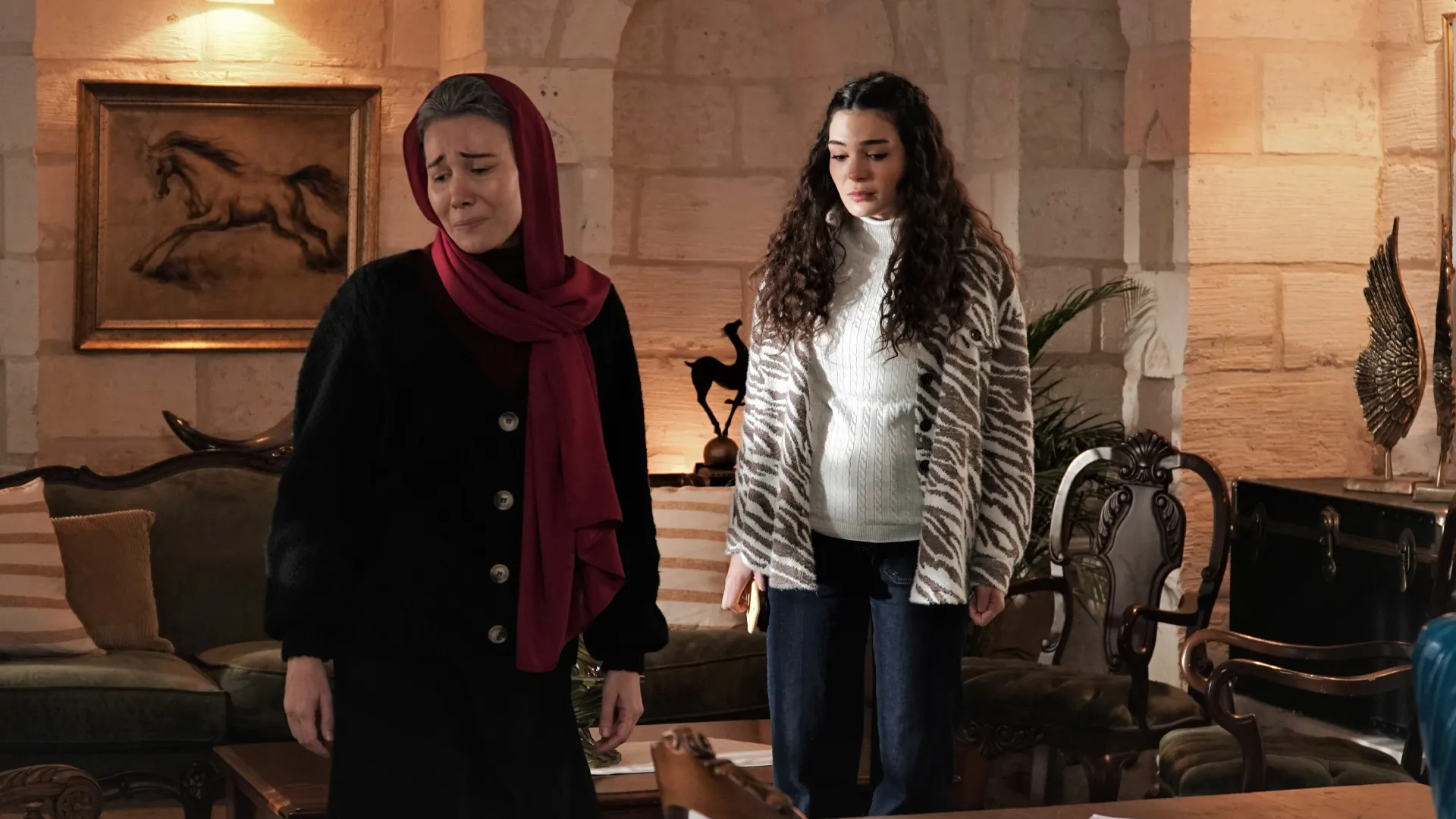 Aysun Metiner and Ebru Sahin in Hercai: 58.Bölüm (2021)