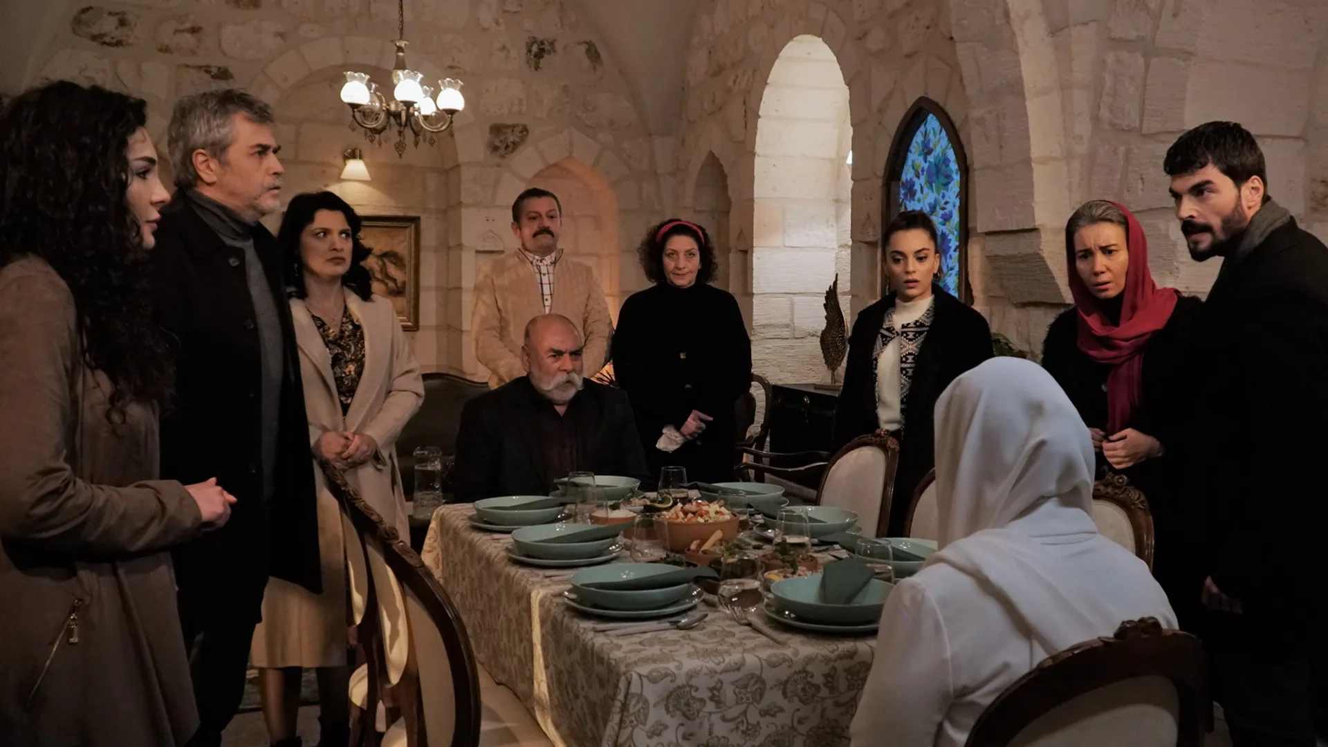 Macit Sonkan, Ayda Aksel, Aysun Metiner, Serhat Tutumluer, Feride Çetin, Zuhal Yalçin, Akin Akinözü, Ebru Sahin, and Sera Kutlubey in Hercai: 58.Bölüm (2021)